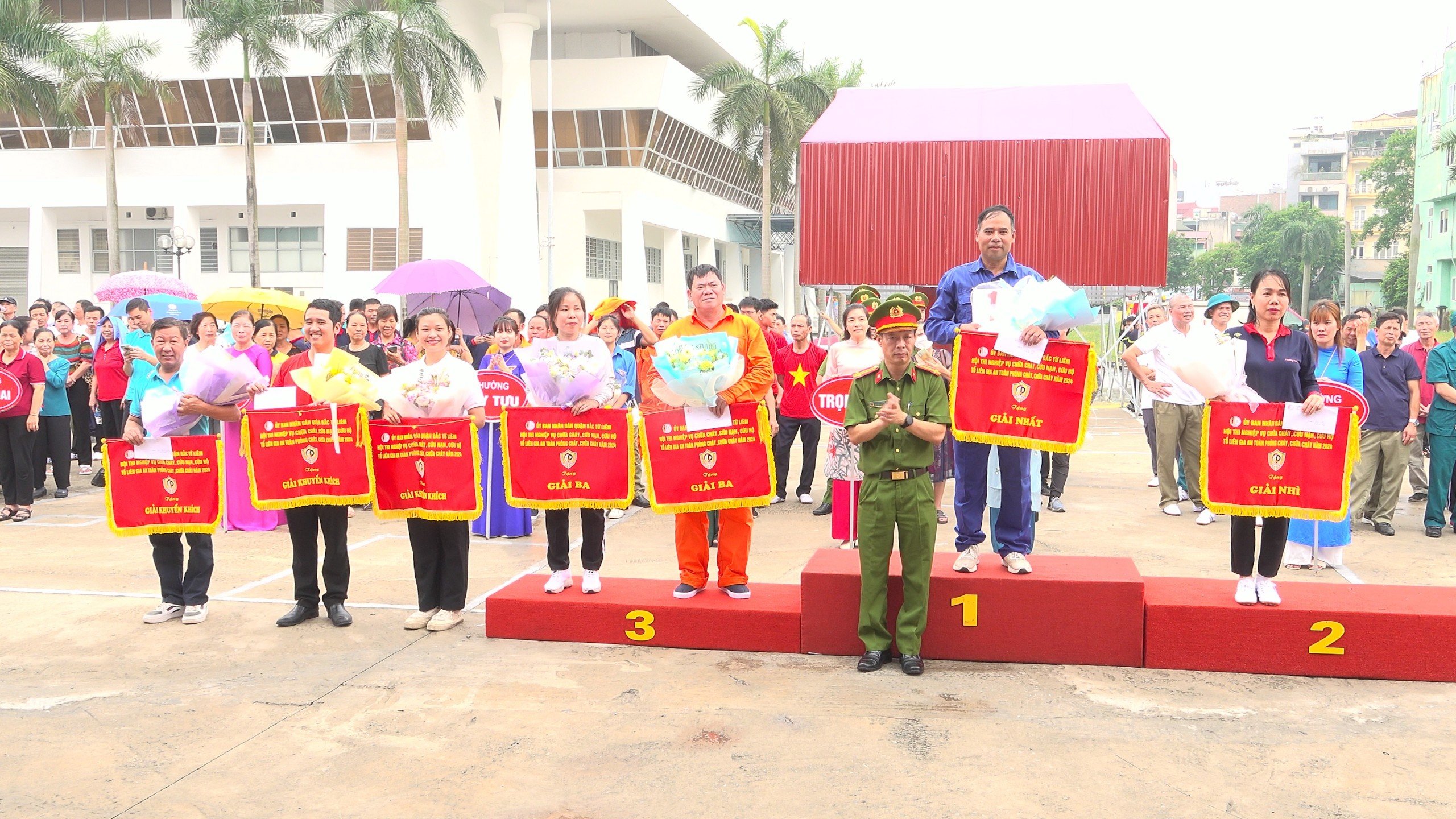 Sôi nổi hội thi nghiệp vụ chữa cháy và cứu nạn cứu hộ quận Bắc Từ Liêm - ảnh 3