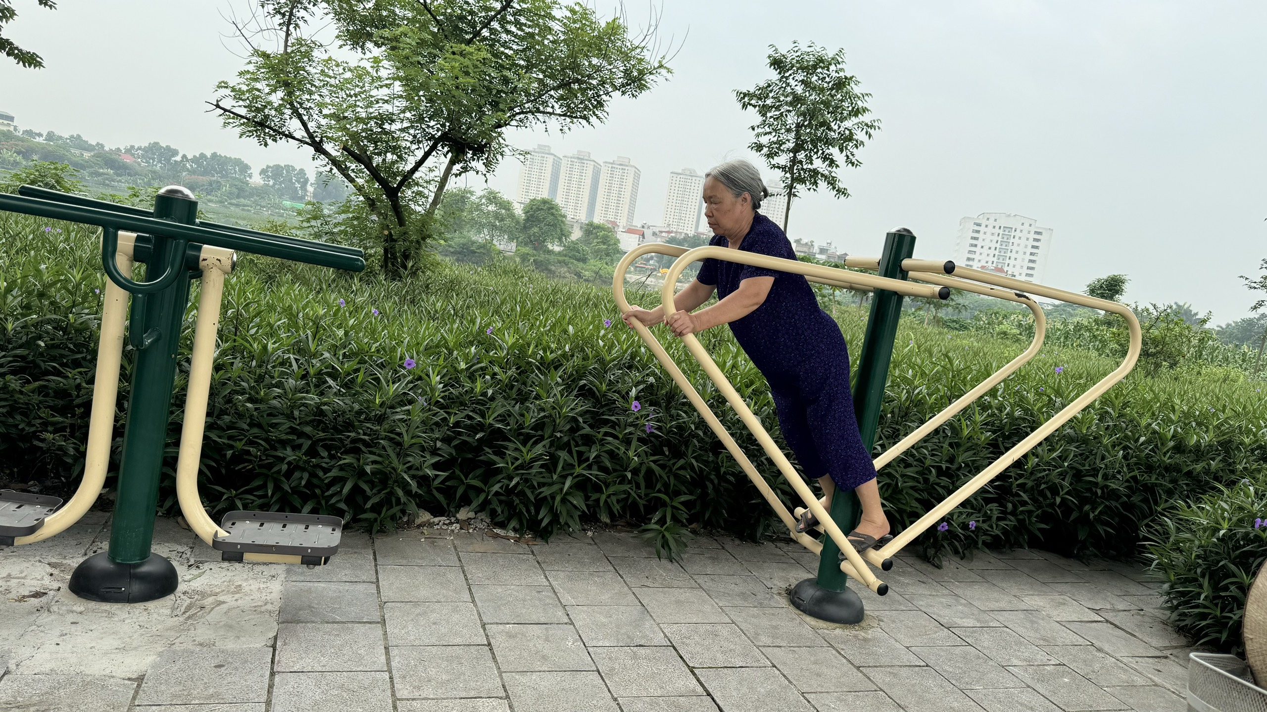 Huyện Thanh Trì: Gắn biển công trình sân chơi cộng đồng tại xã Thanh Liệt - ảnh 2