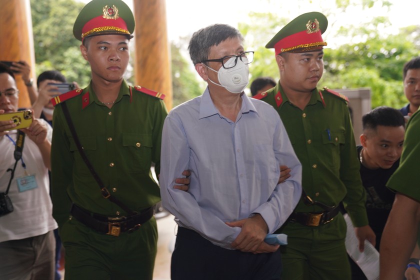 Cựu Bộ trưởng Bộ Y tế Nguyễn Thanh Long được giảm nhẹ hình phạt - ảnh 1