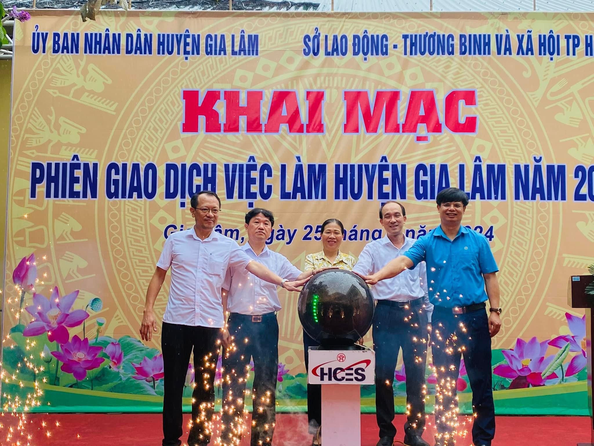 1.644 chỉ tiêu tuyển dụng tại Phiên giao dịch việc làm lưu động huyện Gia Lâm  - ảnh 1