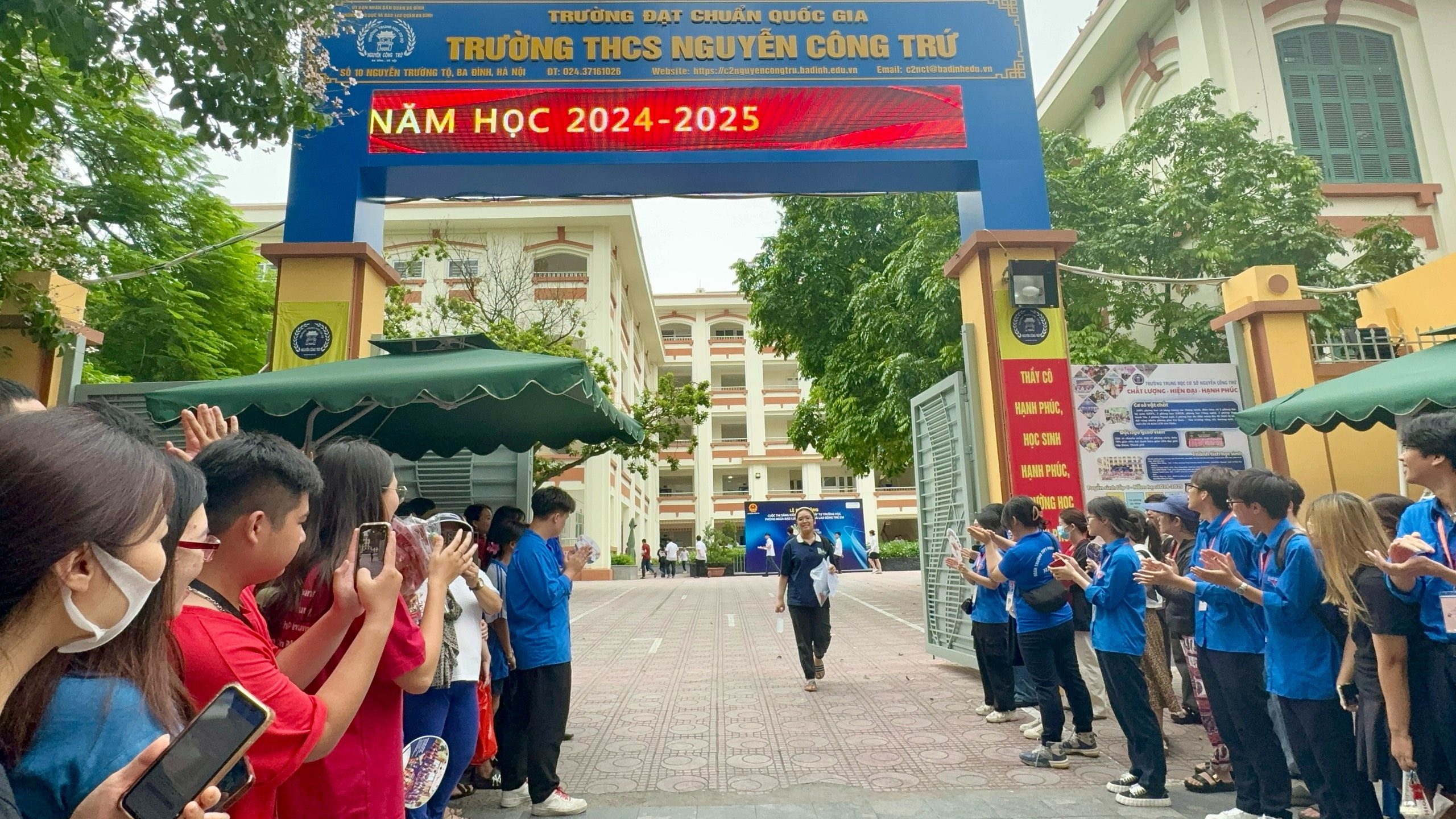 Đề tiếng Anh thi lớp 10 Hà Nội năm 2024: Học sinh đánh giá đề vừa sức - ảnh 4