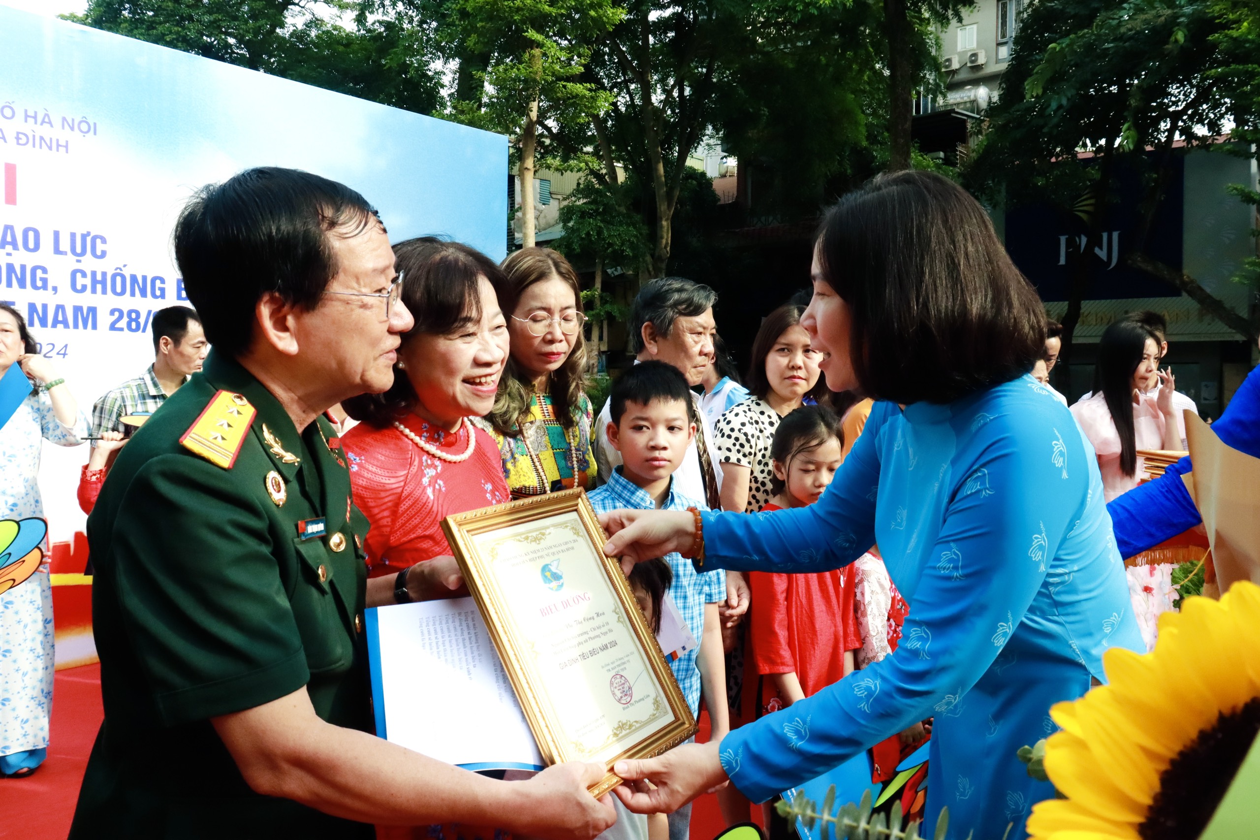 Ý nghĩa ngày hội “Gia đình hạnh phúc, không bạo lực” quận Ba Đình - ảnh 3