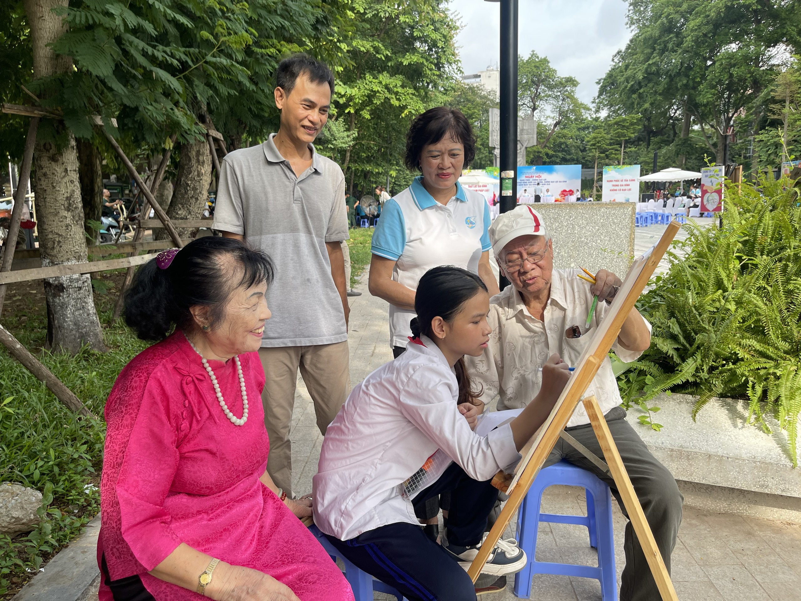Ý nghĩa ngày hội “Gia đình hạnh phúc, không bạo lực” quận Ba Đình - ảnh 7