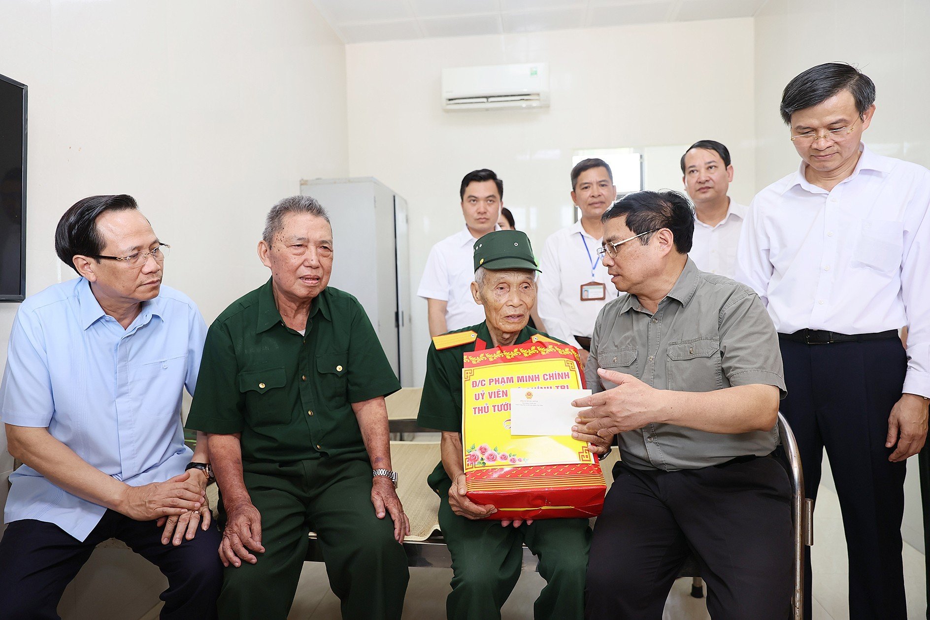 Lần đầu tiên tăng mức chuẩn trợ cấp ưu đãi người có công mức 35,7% - ảnh 1