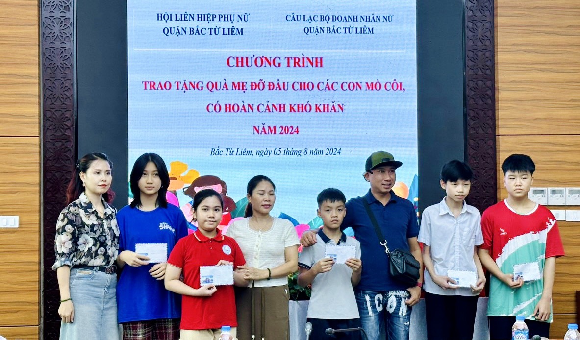 Trao kinh phí đỡ đầu cho 14 trẻ em mồ côi, trẻ em có hoàn cảnh khó khăn - ảnh 2