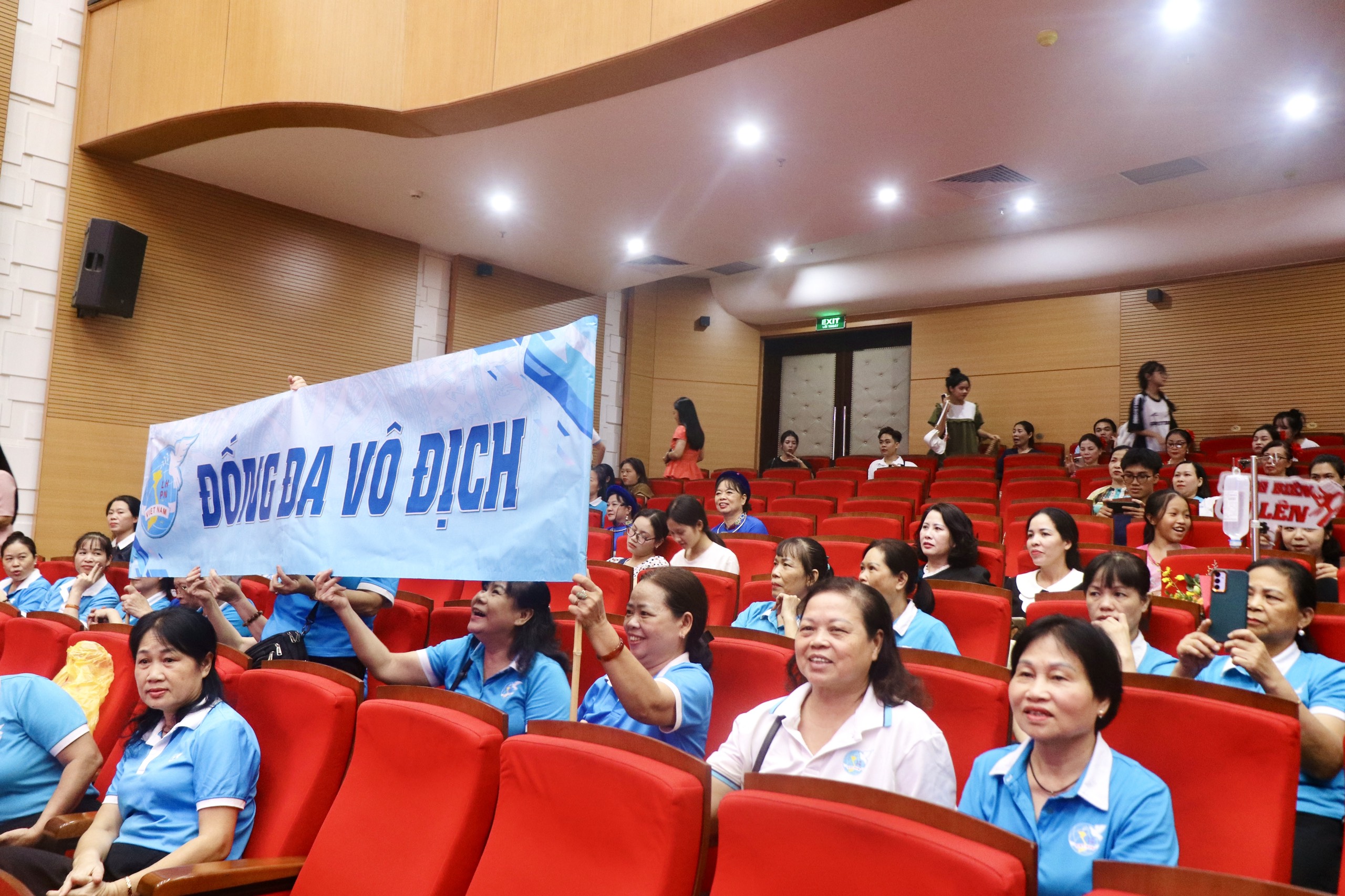 Sân khấu hoá truyền thông pháp luật về phòng ngừa, ứng phó với bạo lực, xâm hại phụ nữ và trẻ em - ảnh 5