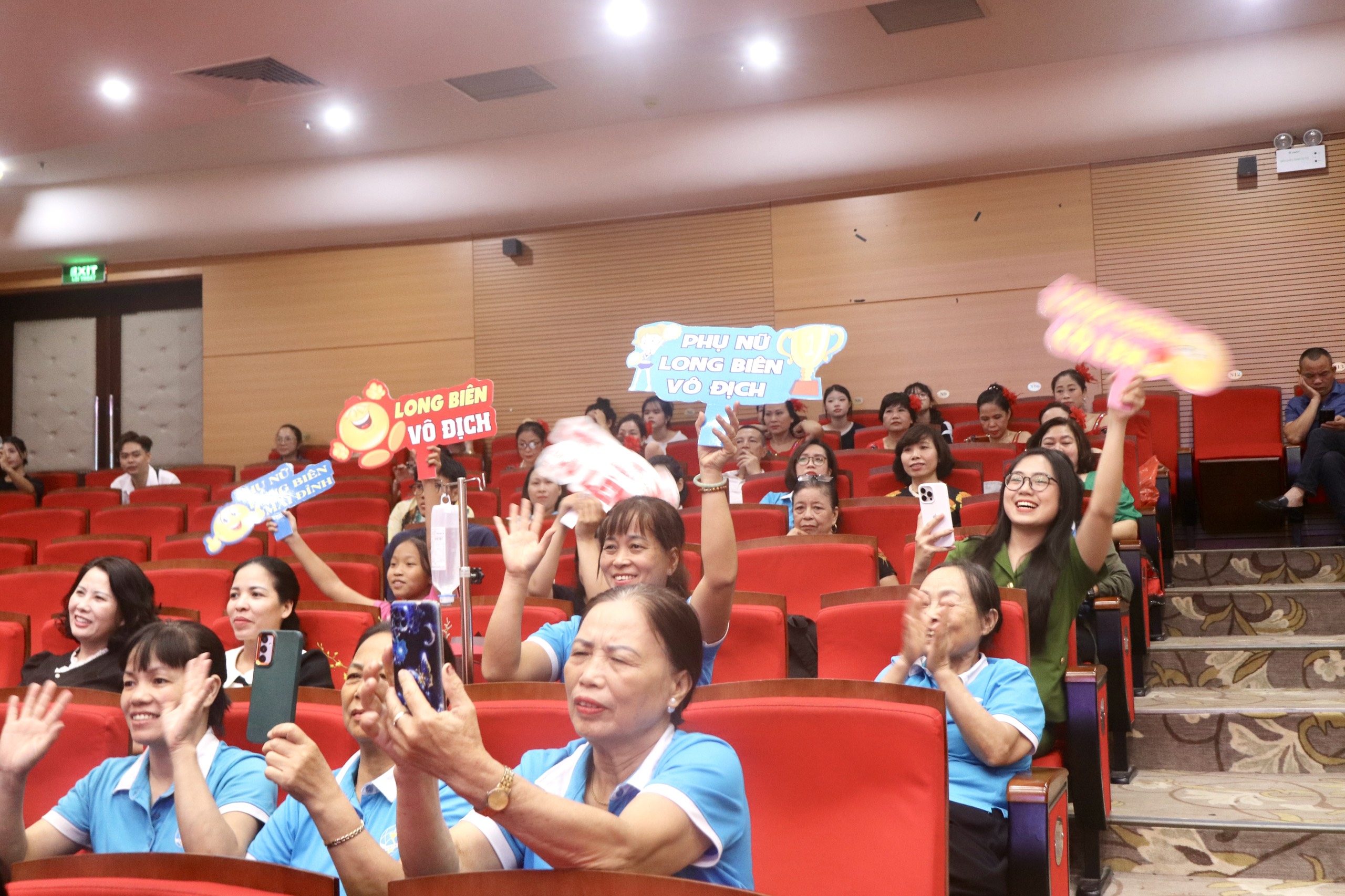 Sân khấu hoá truyền thông pháp luật về phòng ngừa, ứng phó với bạo lực, xâm hại phụ nữ và trẻ em - ảnh 7