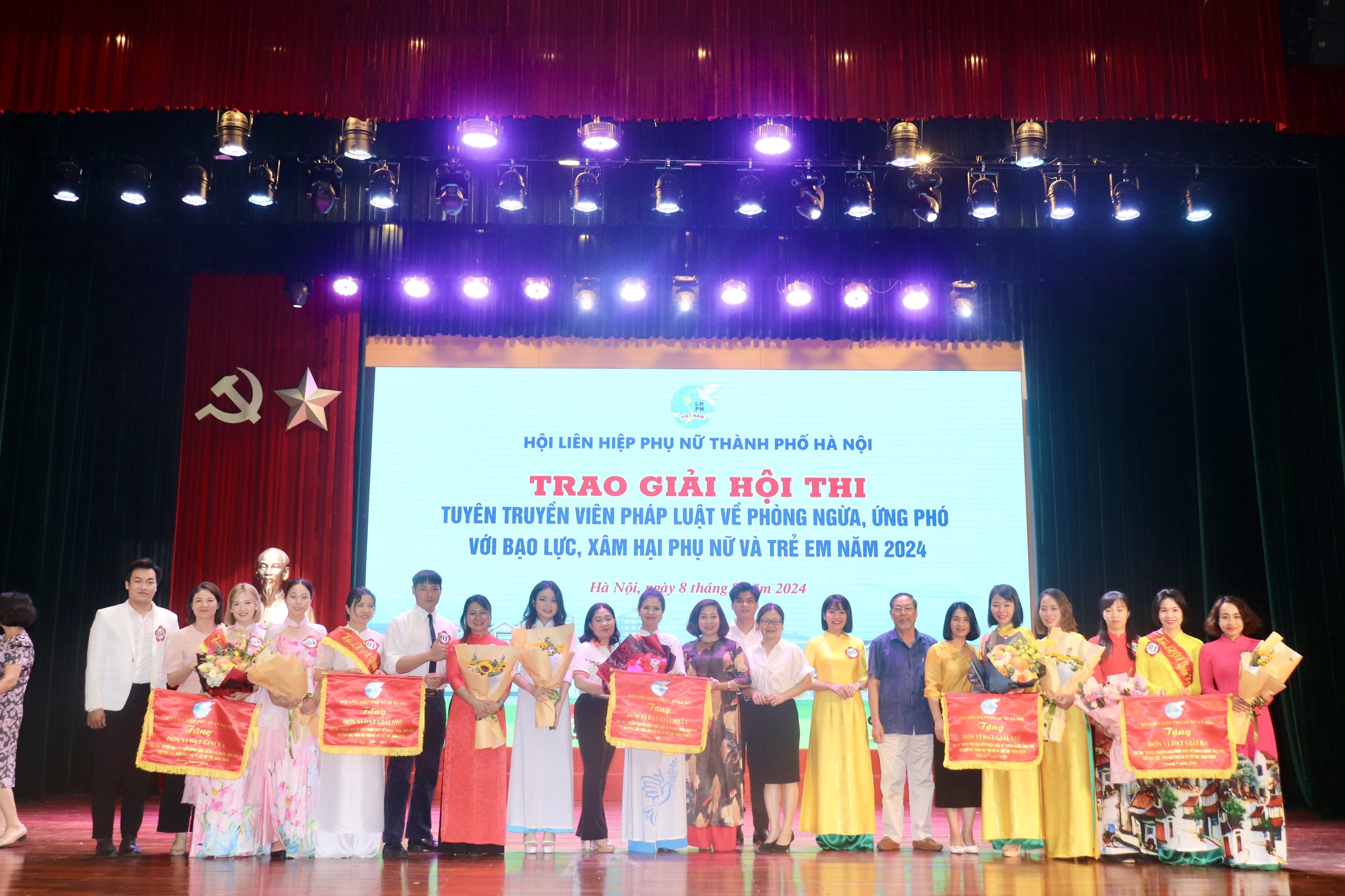 Sân khấu hoá truyền thông pháp luật về phòng ngừa, ứng phó với bạo lực, xâm hại phụ nữ và trẻ em - ảnh 9