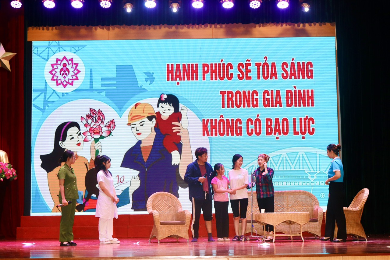Sân khấu hoá truyền thông pháp luật về phòng ngừa, ứng phó với bạo lực, xâm hại phụ nữ và trẻ em - ảnh 17
