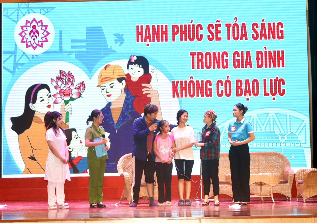 Sân khấu hoá truyền thông pháp luật về phòng ngừa, ứng phó với bạo lực, xâm hại phụ nữ và trẻ em - ảnh 15