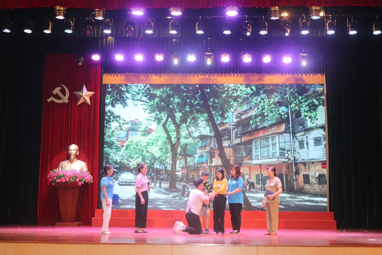Sân khấu hoá truyền thông pháp luật về phòng ngừa, ứng phó với bạo lực, xâm hại phụ nữ và trẻ em - ảnh 14