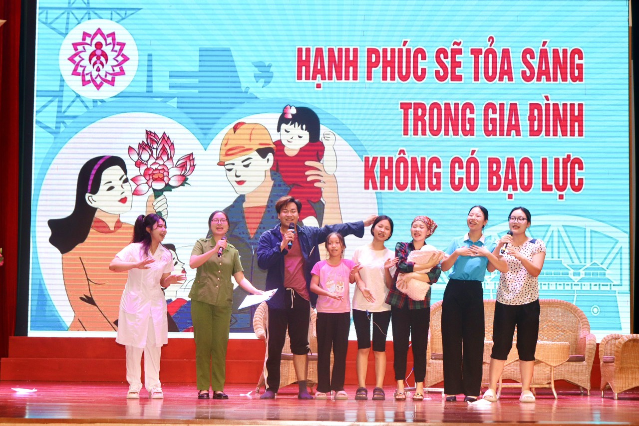 Sân khấu hoá truyền thông pháp luật về phòng ngừa, ứng phó với bạo lực, xâm hại phụ nữ và trẻ em - ảnh 20