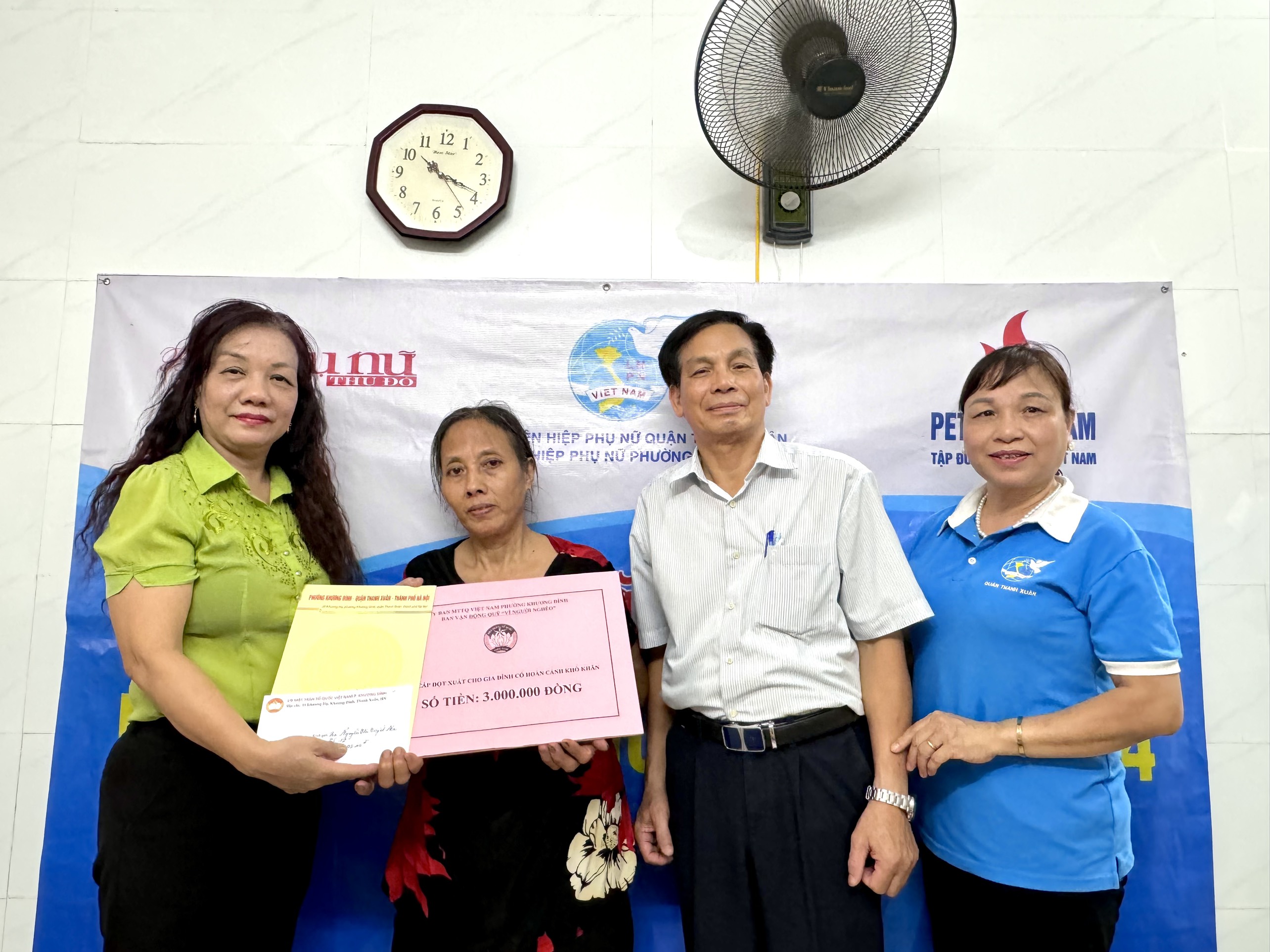 Báo Phụ nữ Thủ đô bàn giao mái ấm tình thương cho gia đình phụ nữ khó khăn tại Thanh Xuân - ảnh 6