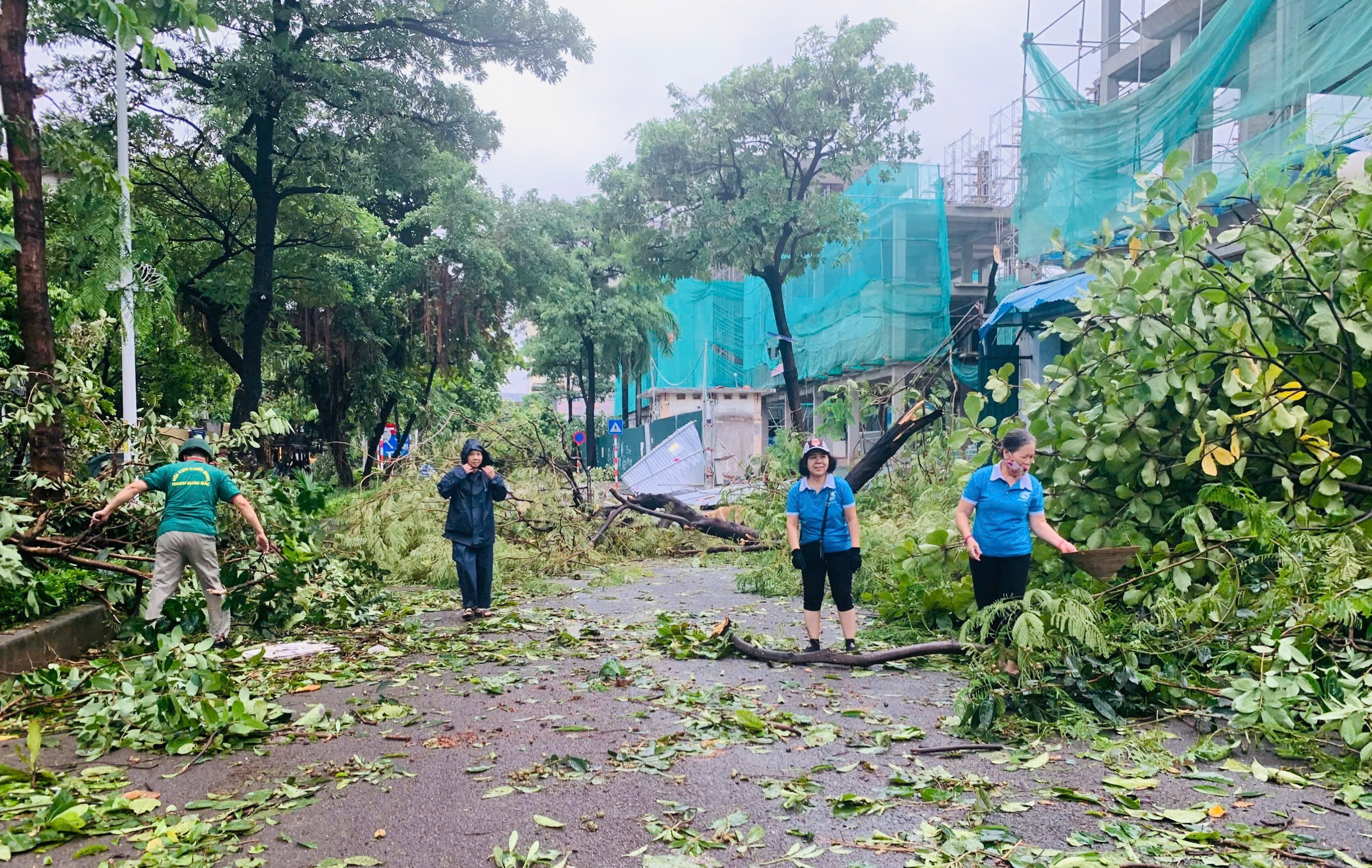 Quận Thanh Xuân: Nỗ lực, đồng lòng khắc phục hậu quả bão số 3 - ảnh 3