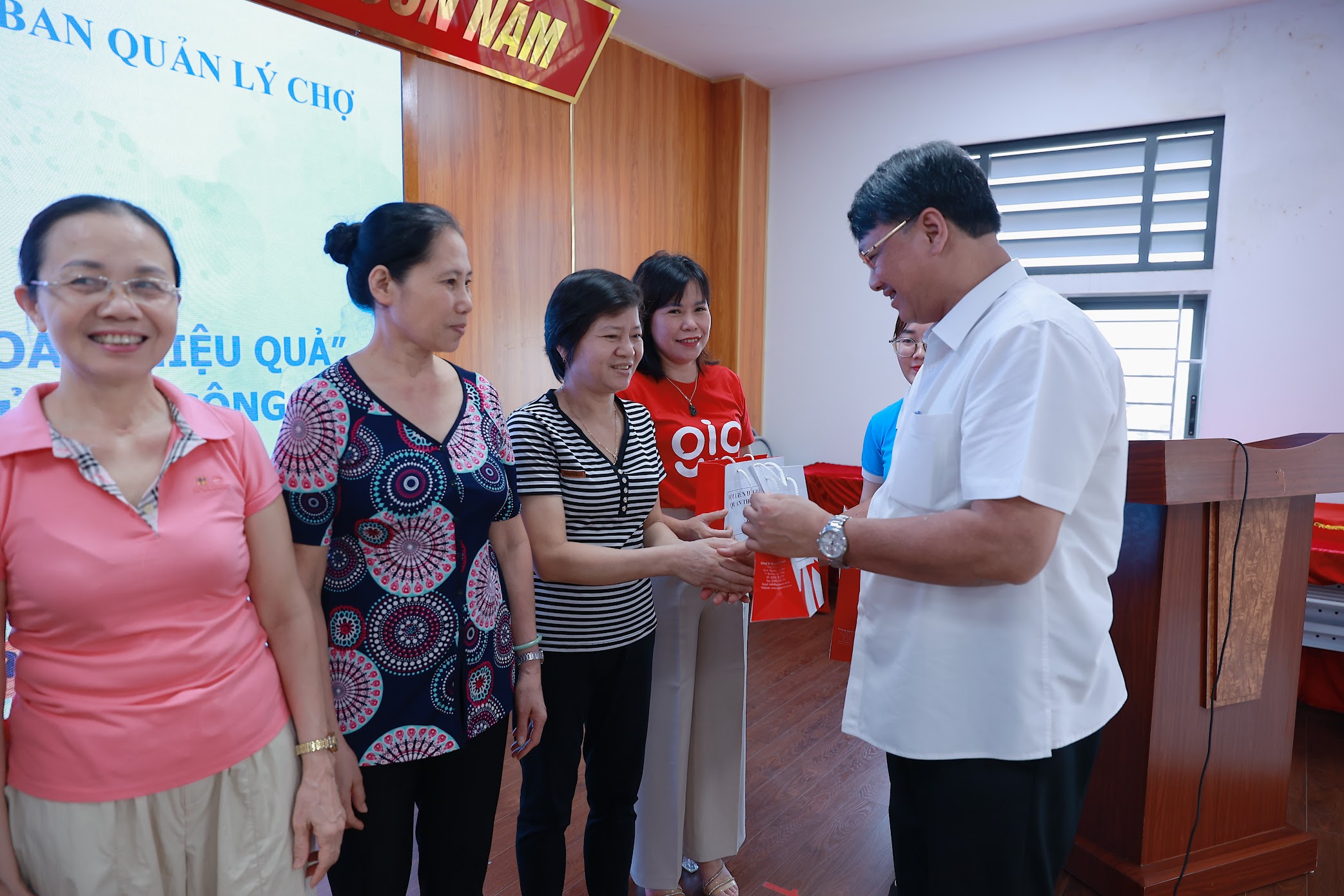 Quận Thanh Xuân: Ra mắt mô hình “Chợ văn minh, an toàn, hiệu quả” tại chợ Kim Giang - ảnh 5