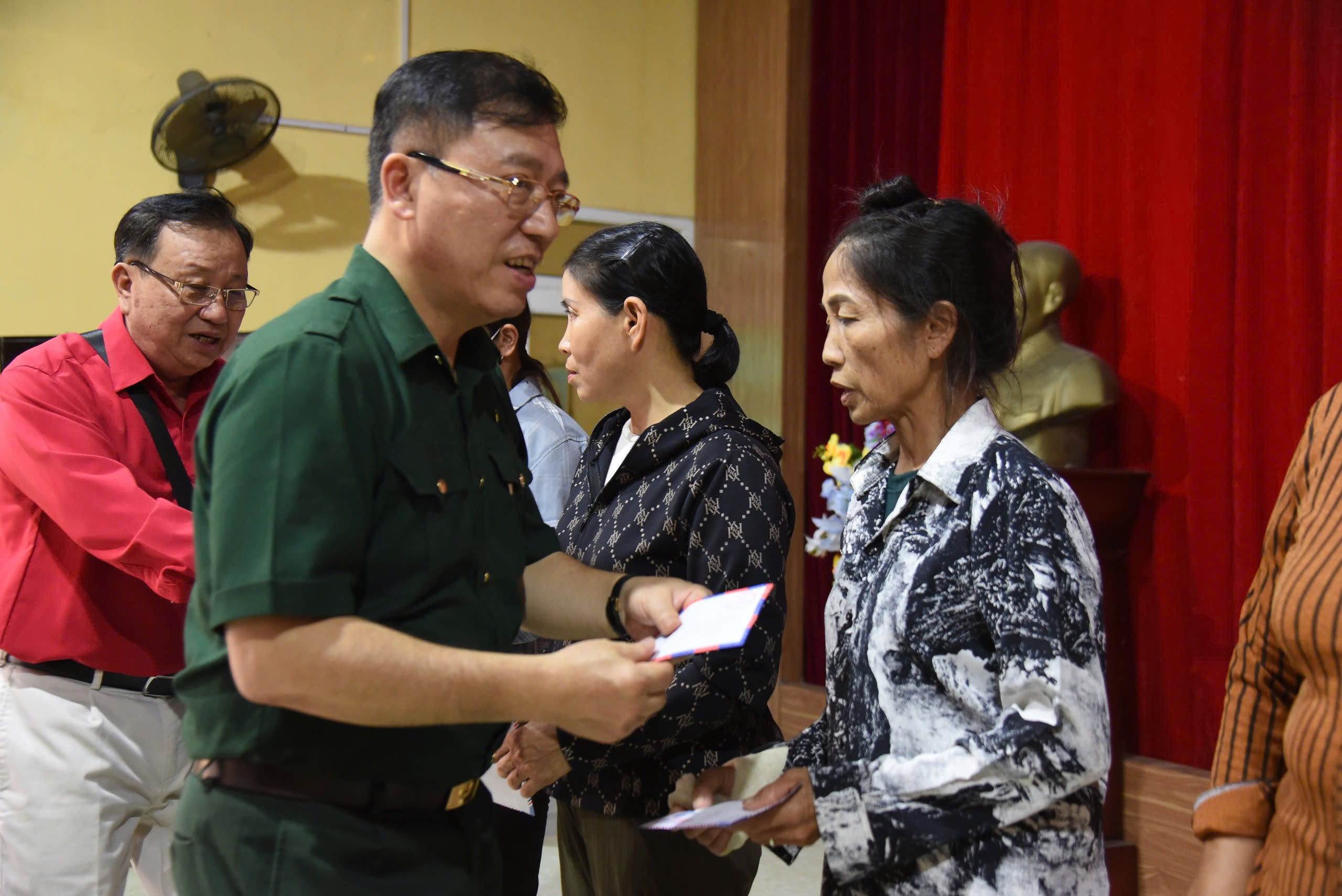 Mang yêu thương đến người dân Yên Bái và Lào Cai - ảnh 1