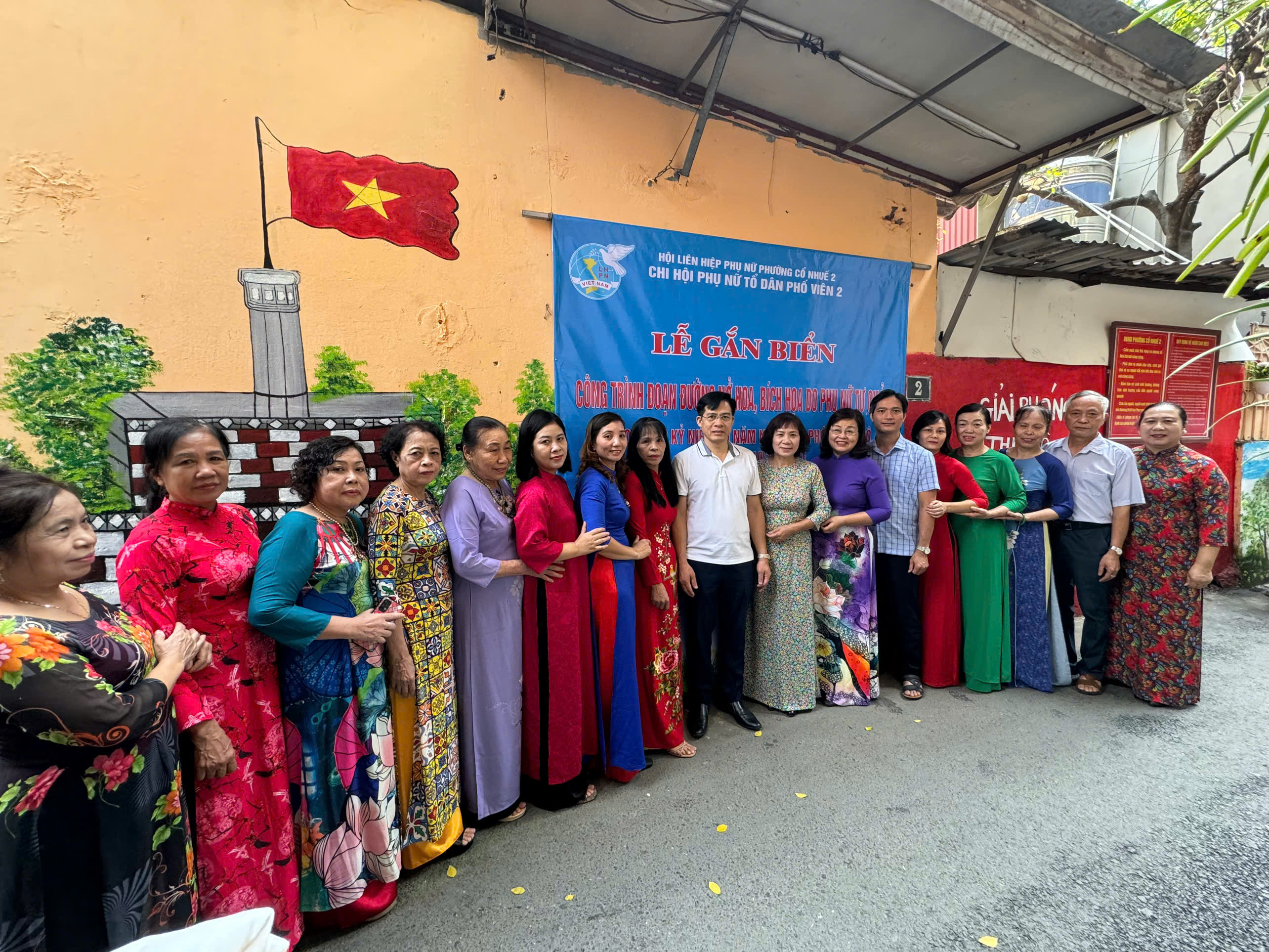 Hội LHPN phường Cổ Nhuế 2: Gắn biển công trình đoạn đường nở hoa, bích họa - ảnh 4