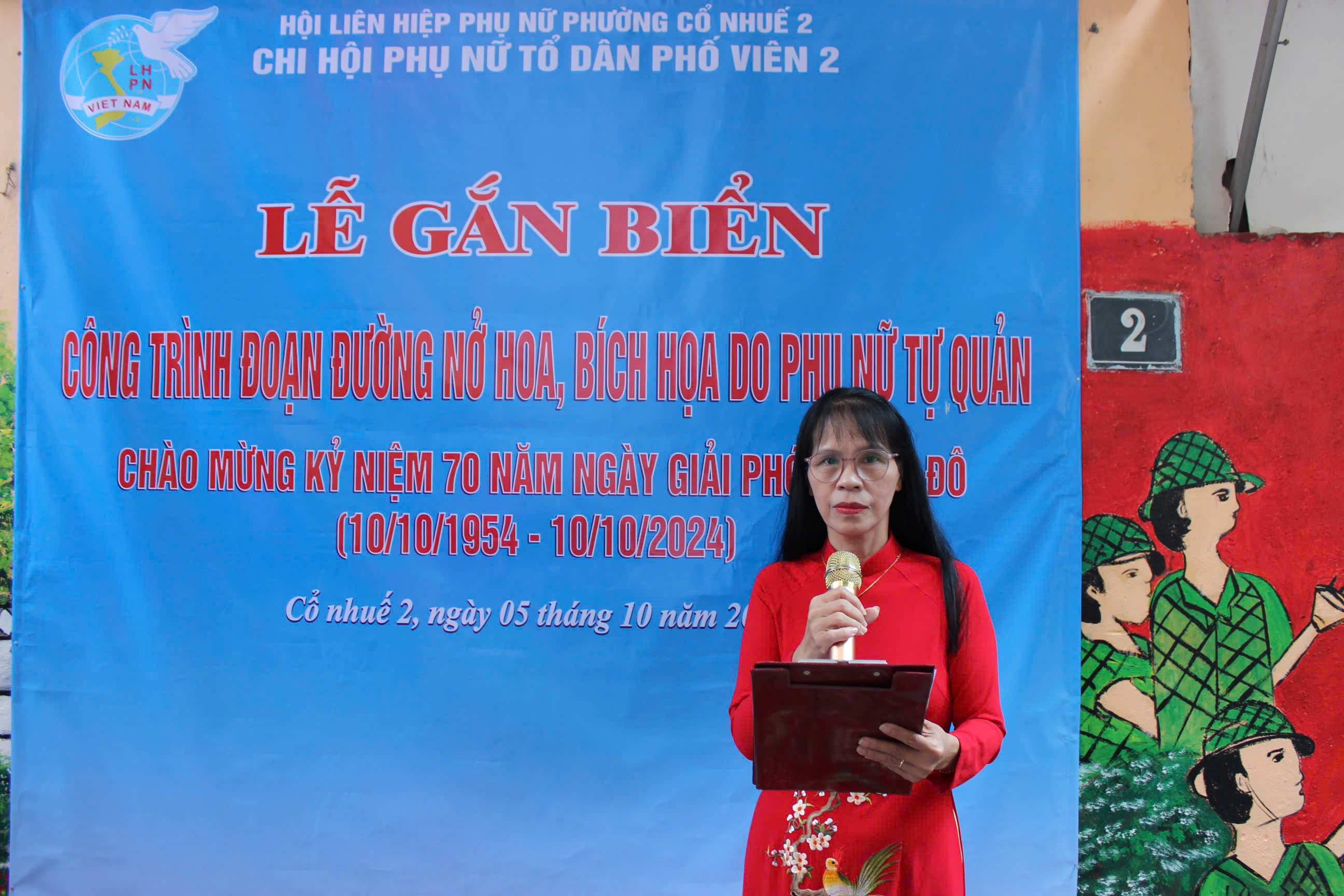 Hội LHPN phường Cổ Nhuế 2: Gắn biển công trình đoạn đường nở hoa, bích họa - ảnh 1