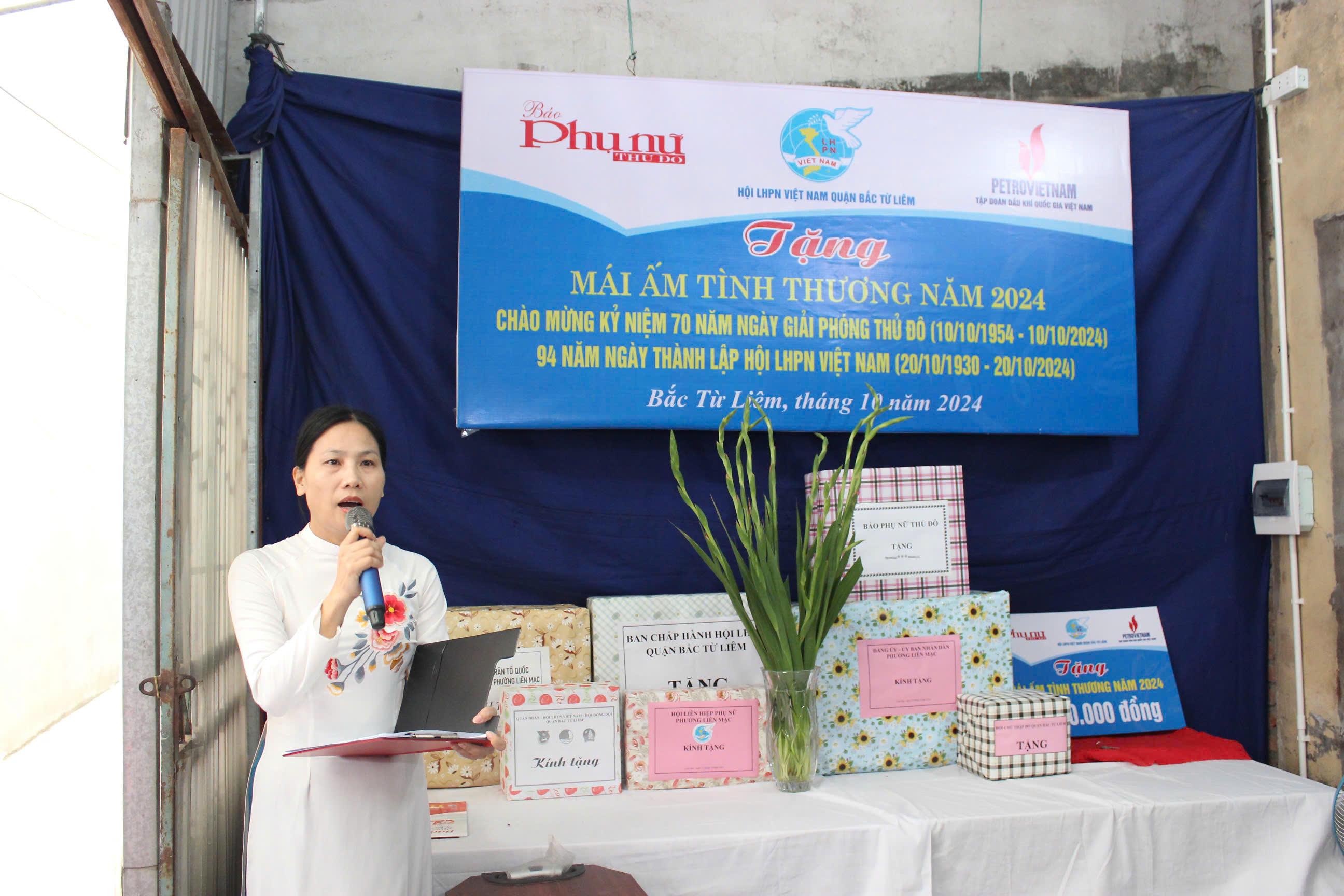 Báo Phụ nữ Thủ đô trao “Mái ấm tình thương” cho gia đình hội viên phụ nữ khó khăn ở quận Bắc Từ Liêm - ảnh 1