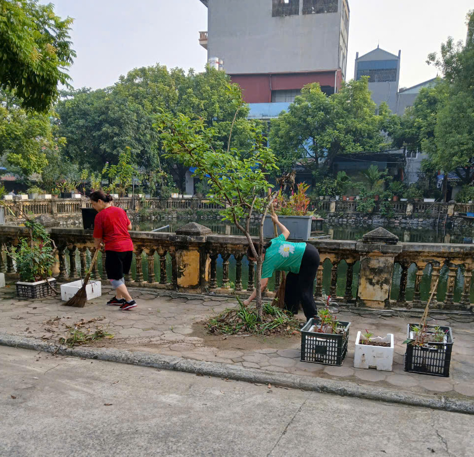 Phụ nữ phường Đông Ngạc: Chung tay xoá bỏ chân rác, làm đẹp cảnh quan - ảnh 1