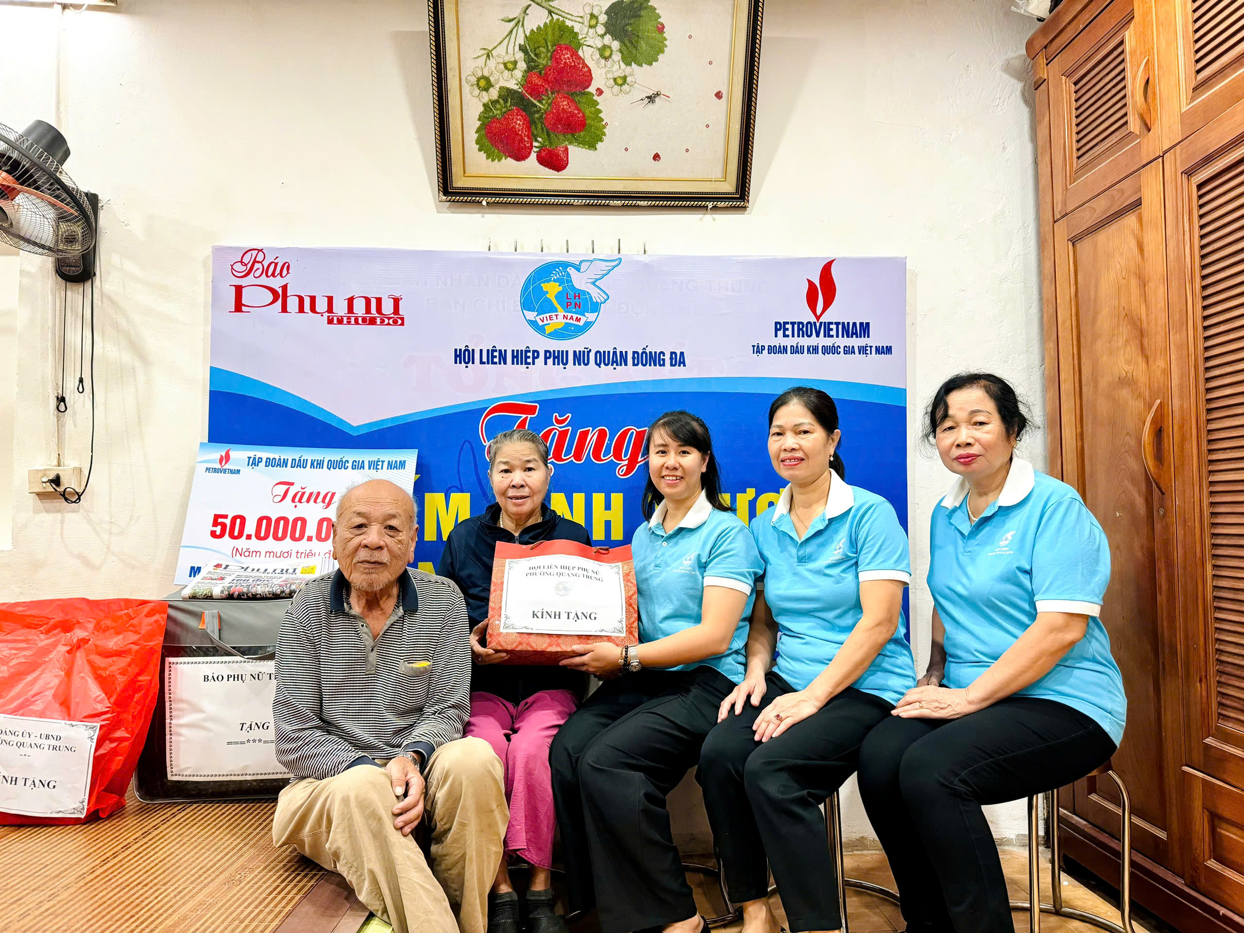 Báo Phụ nữ Thủ đô trao Mái ấm tình thương cho hội viên khó khăn ở quận Đống Đa - ảnh 7