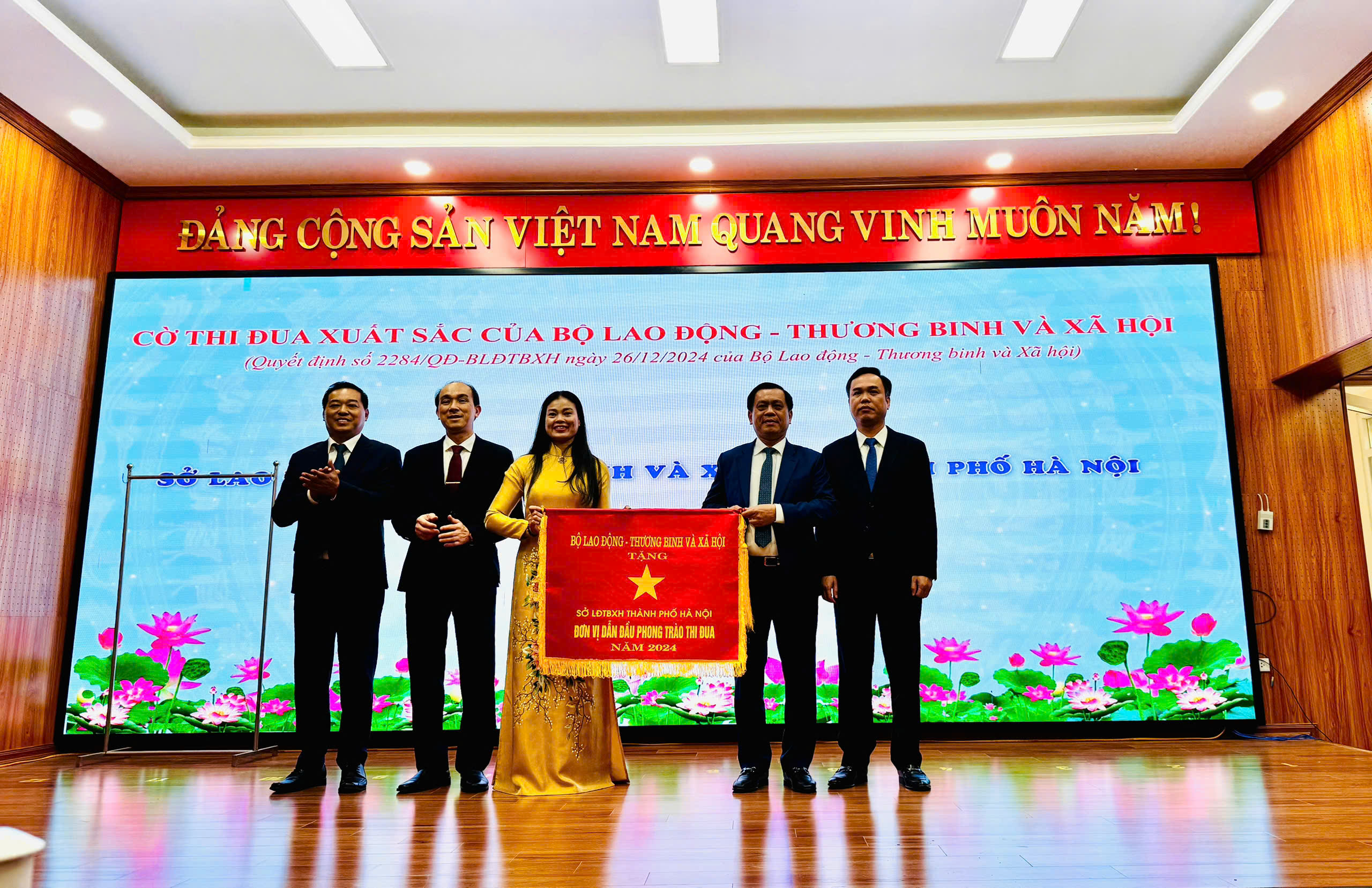 Năm 2024, Hà Nội tạo việc làm cho gần 226.000 người lao động - ảnh 1