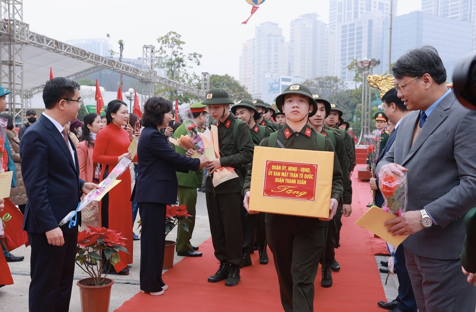 69 thanh niên ưu tú quận Thanh Xuân lên đường nhập ngũ - ảnh 3