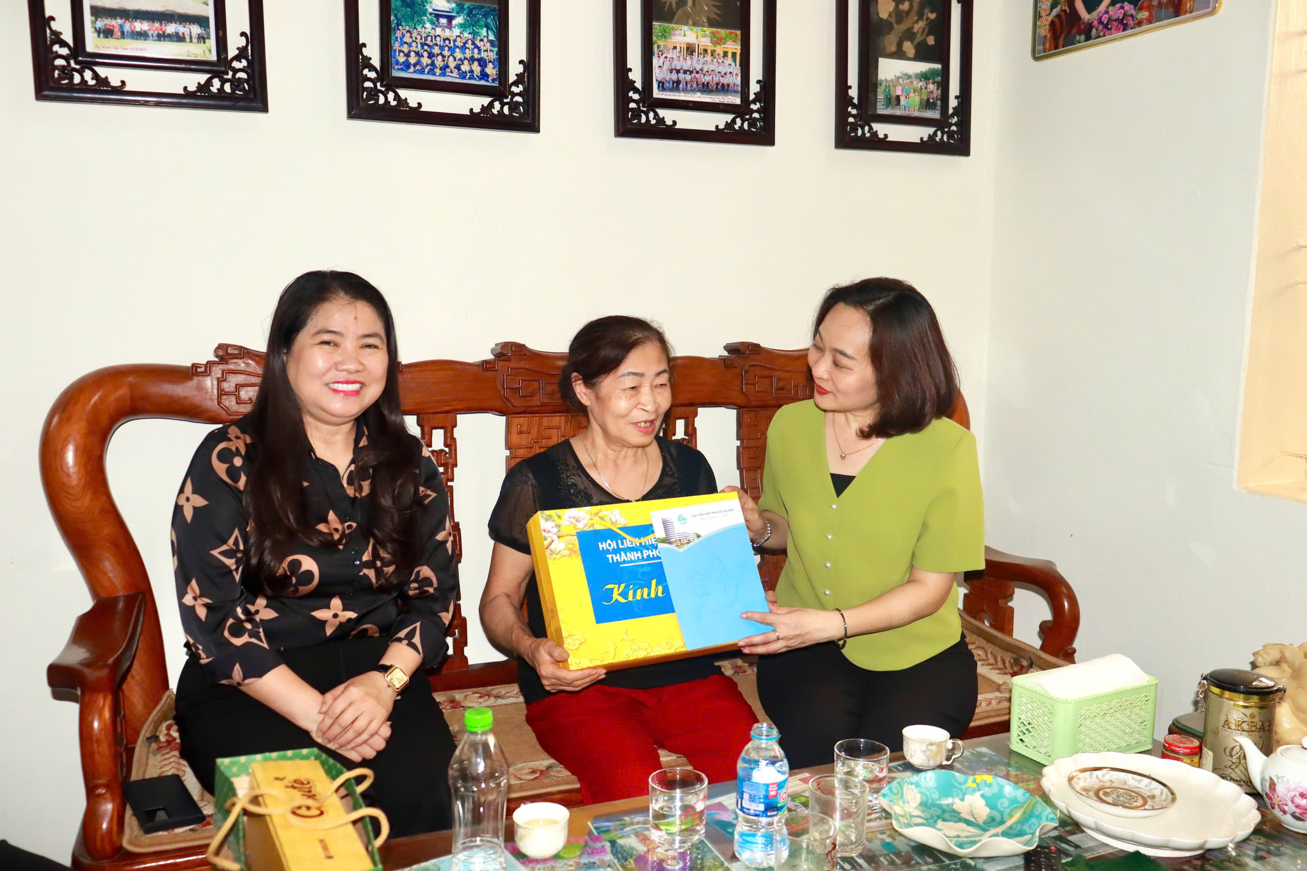 Hội LHPN Hà Nội tri ân các thế hệ phụ nữ đã hy sinh vì độc lập, tự do của Tổ quốc - ảnh 2