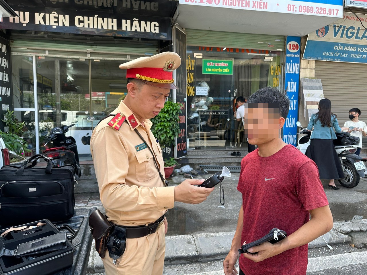 255 trường hợp vi phạm Luật Giao thông đường bộ bị xử phạt trong ngày 2/5 - ảnh 1