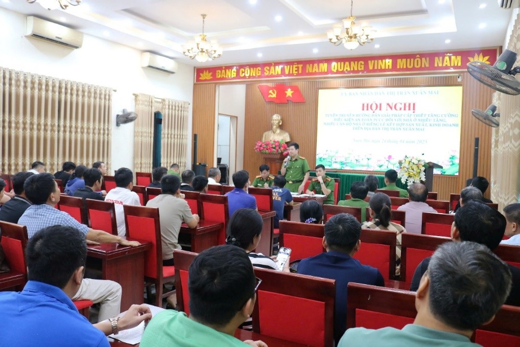 Tuyên truyền hướng dẫn các điều kiện an toàn PCCC đối với nhà ở nhiều căn hộ, nhà ở riêng lẻ sản xuất, kinh doanh - ảnh 1