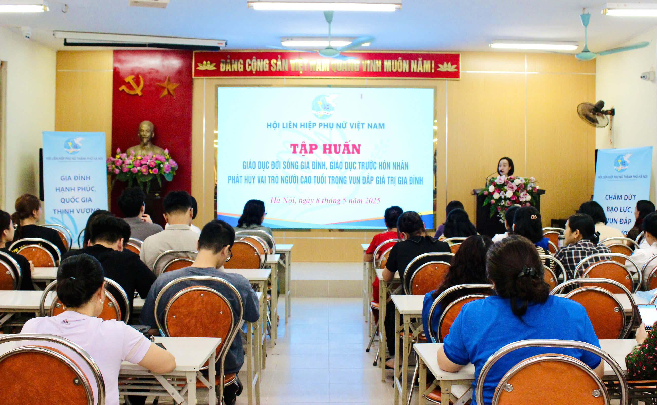 Hơn 60 phụ nữ được tập huấn về giáo dục gia đình - ảnh 1