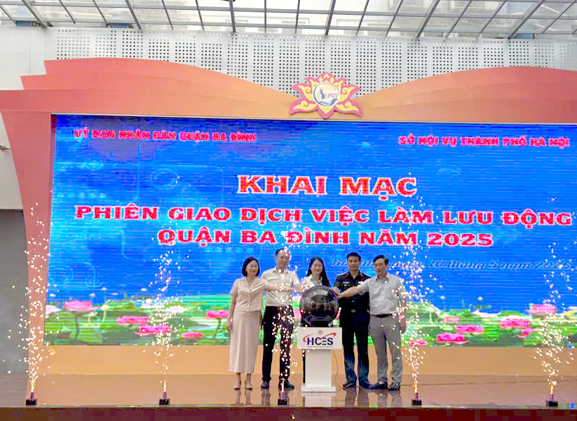 Gần 1.700 chỉ tiêu tuyển dụng tại phiên giao dịch việc làm quận Ba Đình - ảnh 1