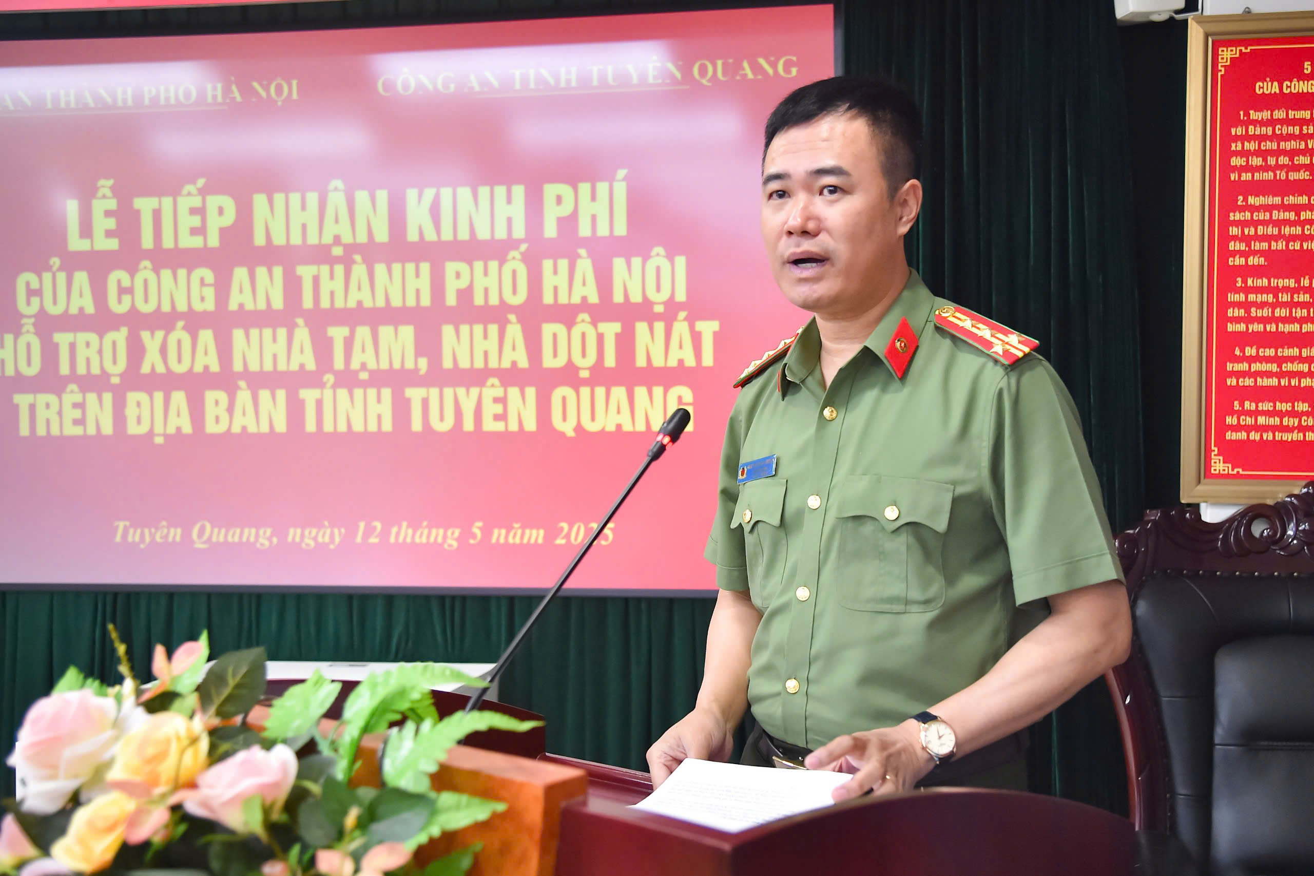 Công an Hà Nội chung tay xóa nhà tạm, nhà dột nát - ảnh 1