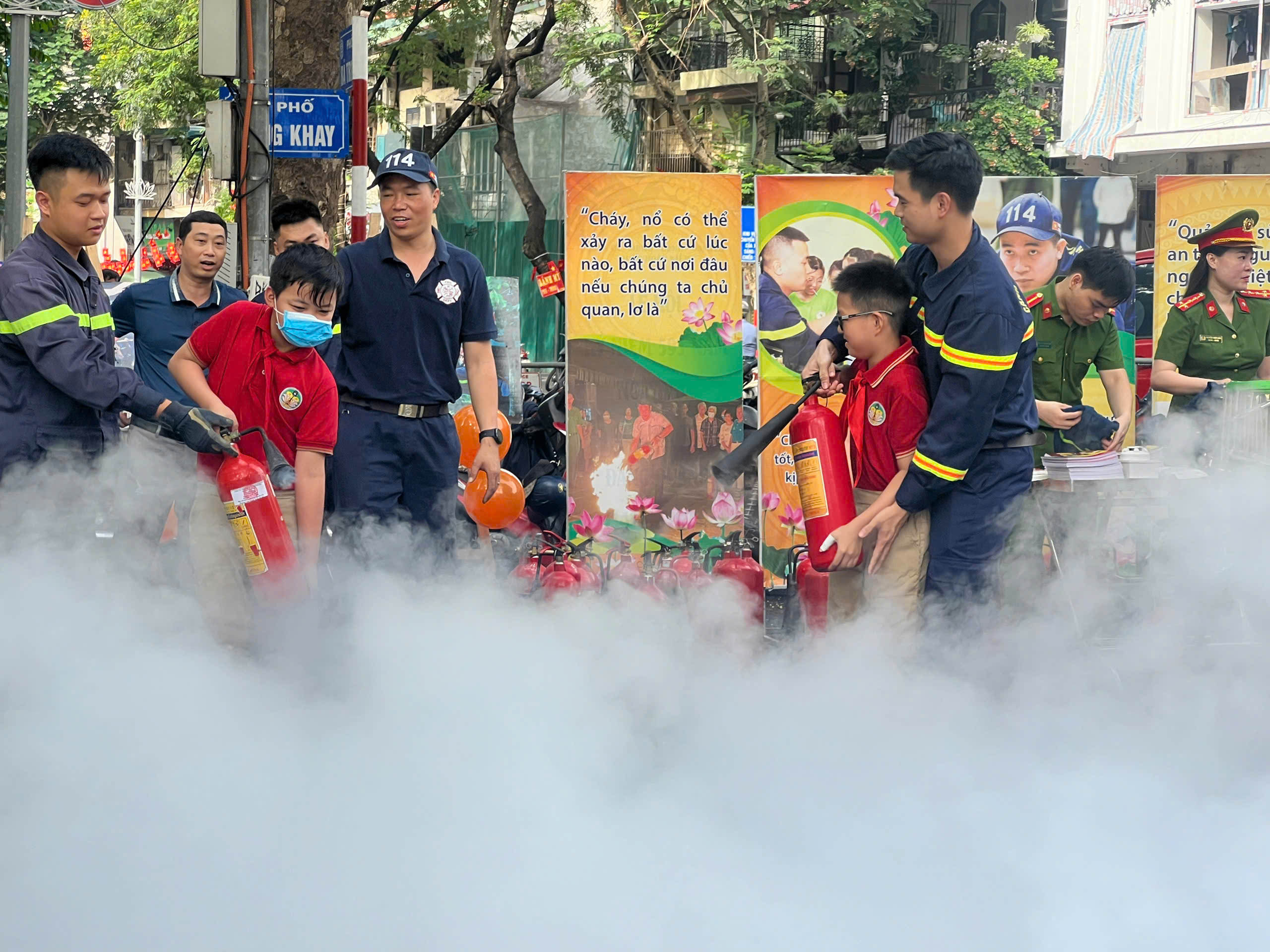Hà Nội: Trưng bày lưu động “Công an Thủ đô khắc ghi lời Bác” - ảnh 8
