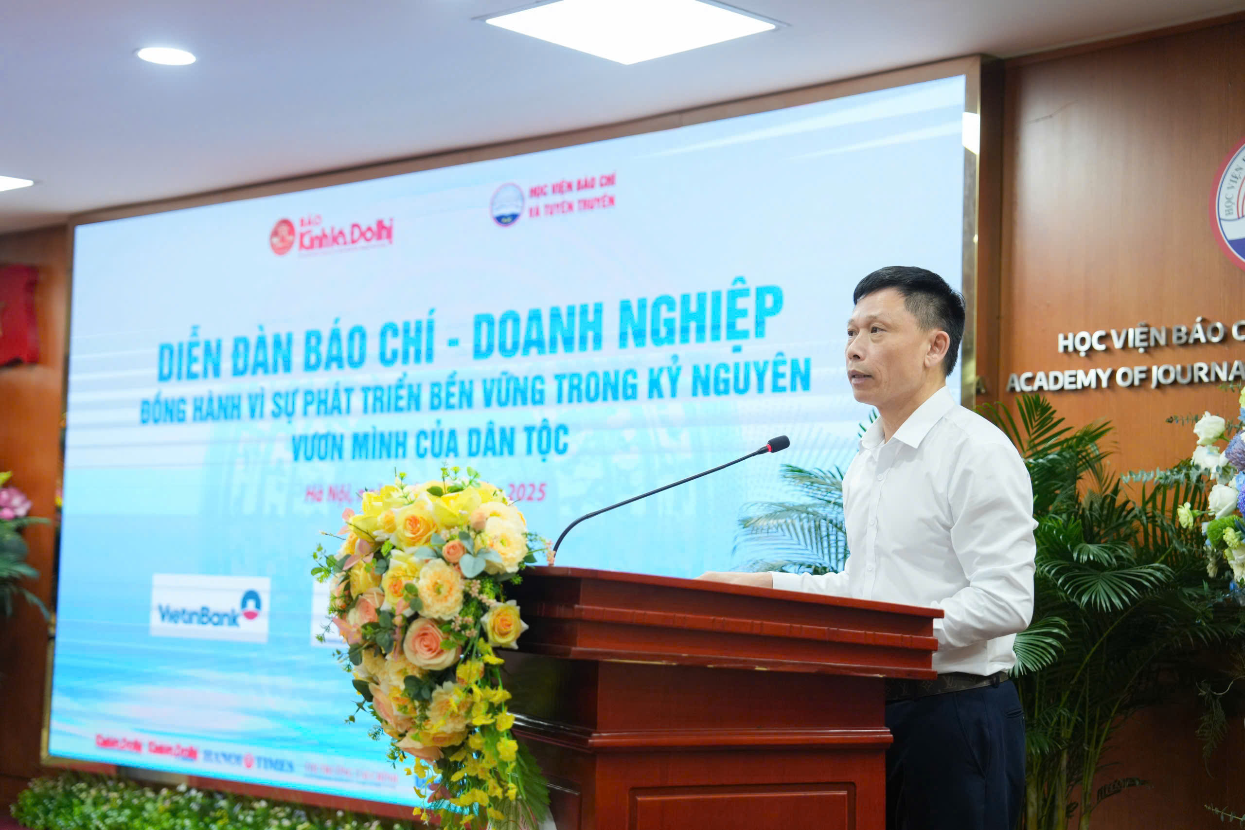 Báo chí đồng hành cùng doanh nghiệp vì sự phát triển bền vững - ảnh 1