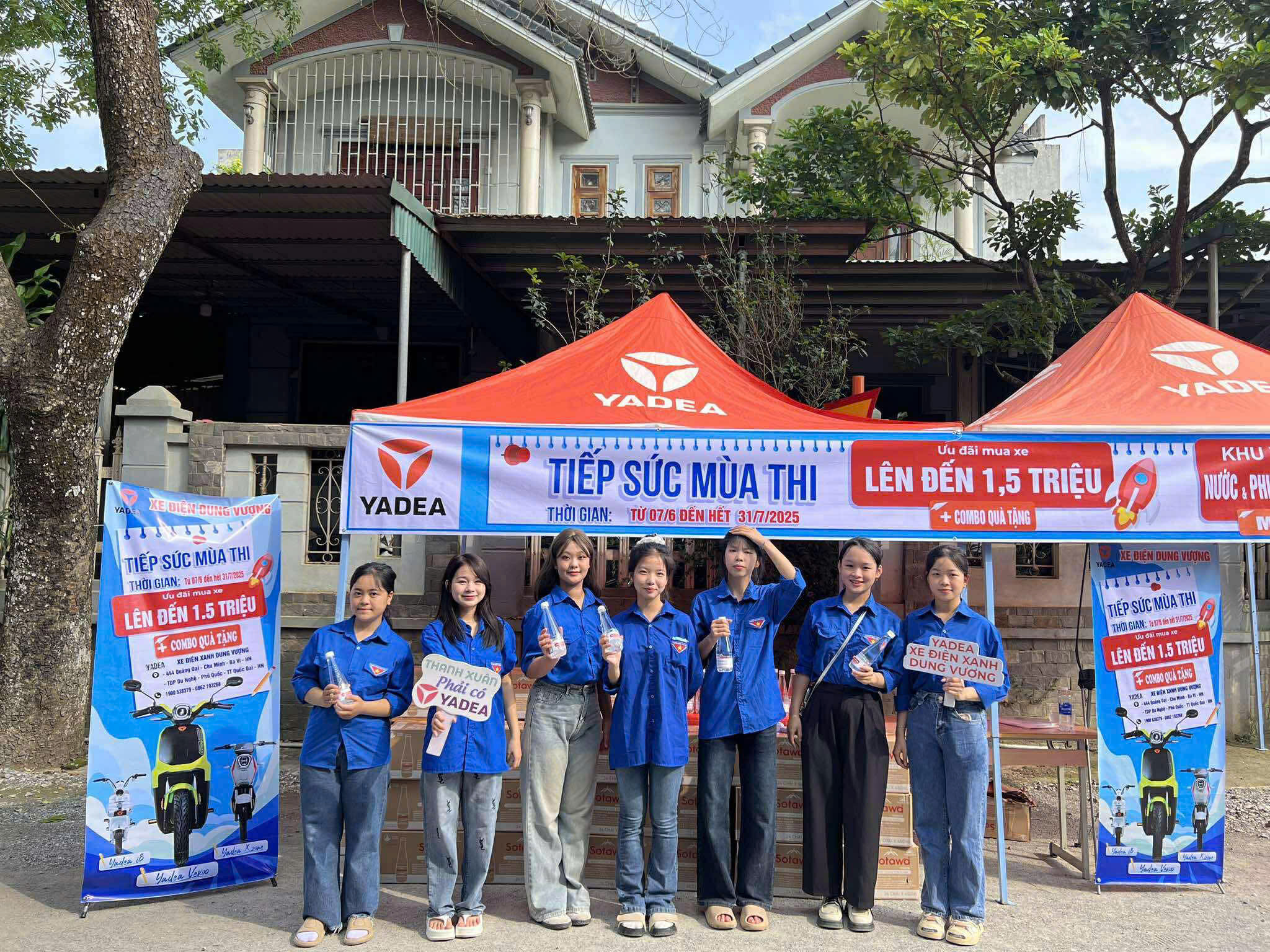 Nét đẹp áo xanh tình nguyện “tiếp sức mùa thi” - ảnh 17