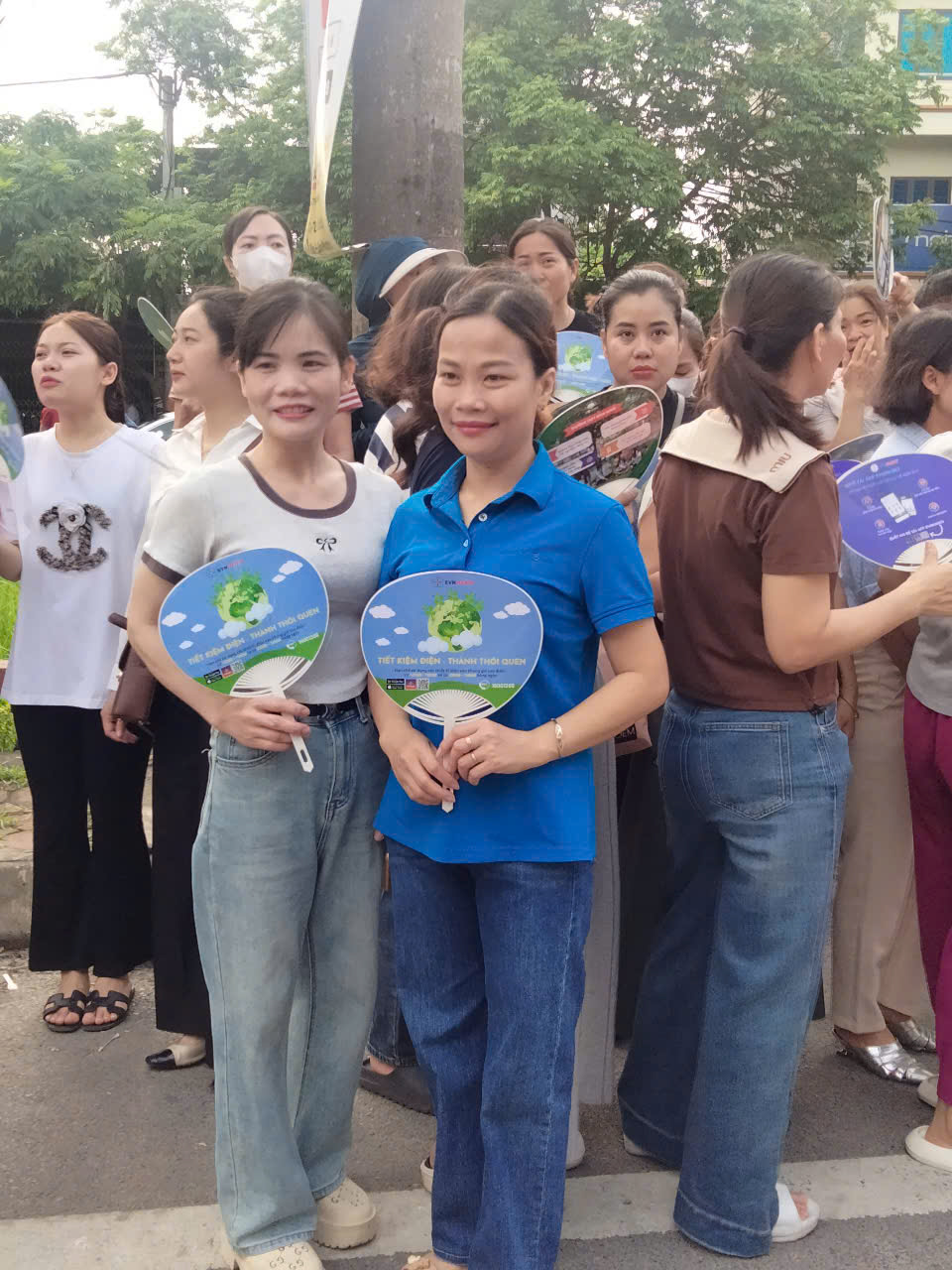 Hà Nội: Thời tiết mát mẻ, thí sinh Hà Nội tự tin bước vào phòng thi - ảnh 2