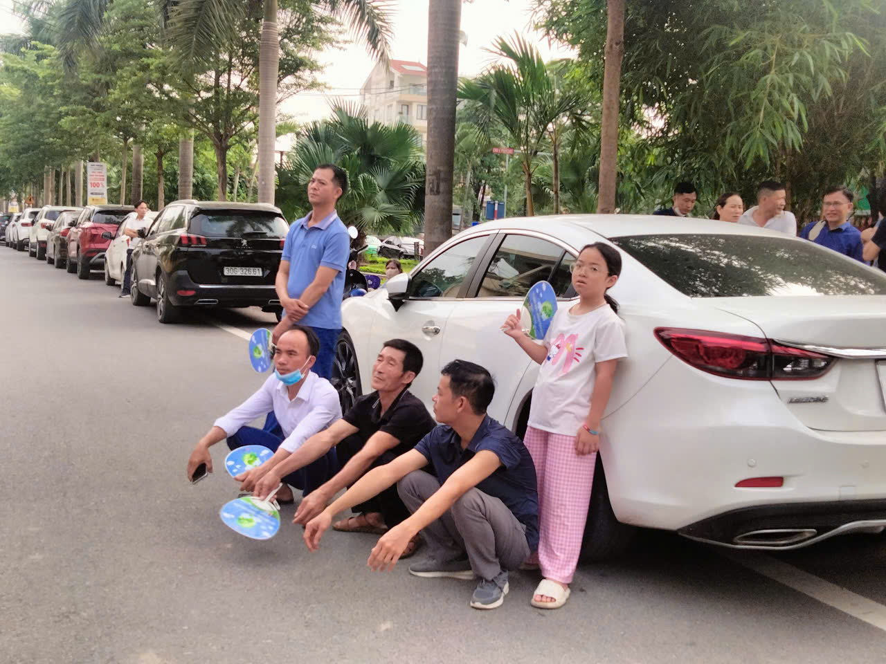 Hà Nội: Thời tiết mát mẻ, thí sinh Hà Nội tự tin bước vào phòng thi - ảnh 3