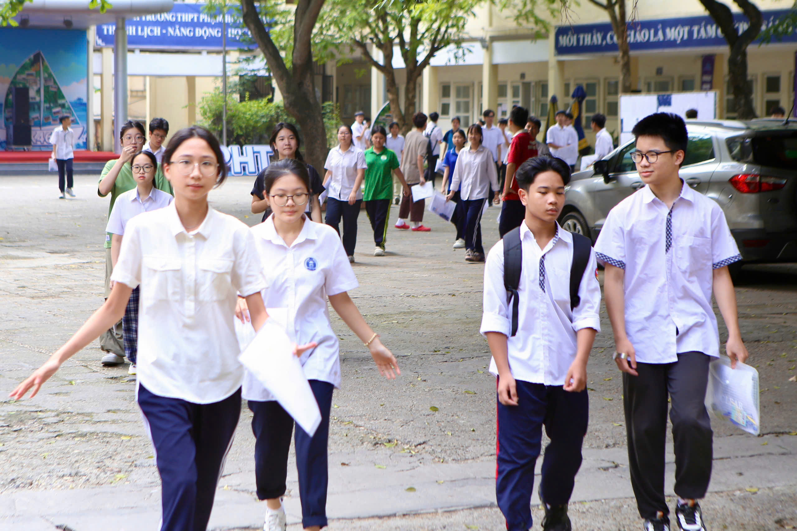 Quận Ba Đình: 3.600 thí sinh hoàn thành an toàn, nghiêm túc hai môn thi đầu tiên - ảnh 1