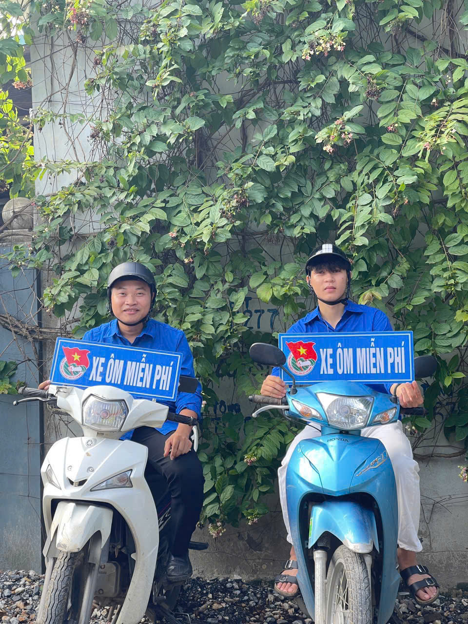 Nét đẹp áo xanh tình nguyện “tiếp sức mùa thi” - ảnh 13