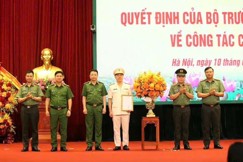 Đại tá Nguyễn Đức Long được bổ nhiệm chức vụ Phó Giám đốc Công an Hà Nội - ảnh 1