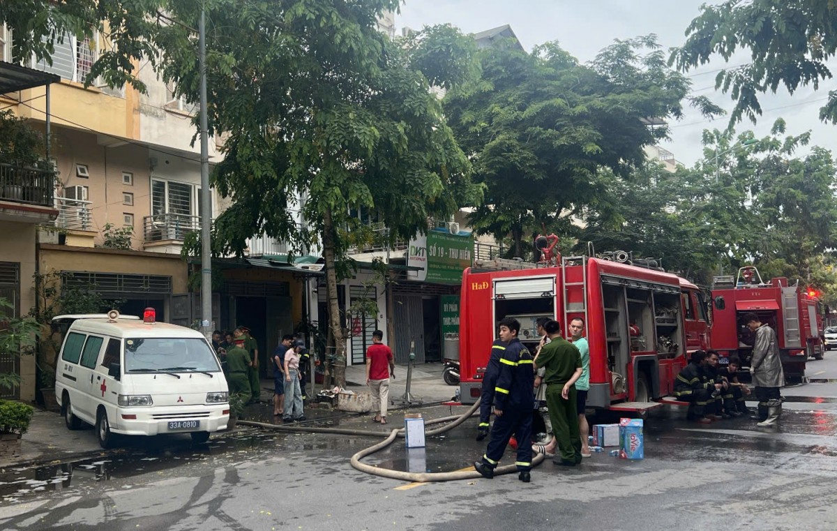 Hà Nội: Nghi nổ do pháo, hai người tử vong - ảnh 1