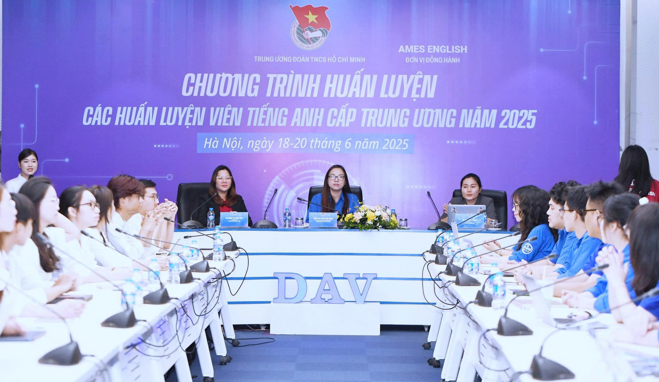 Khai mạc Chương trình tập huấn tình nguyện viên dạy tiếng Anh cấp Trung ương năm 2025 - ảnh 1