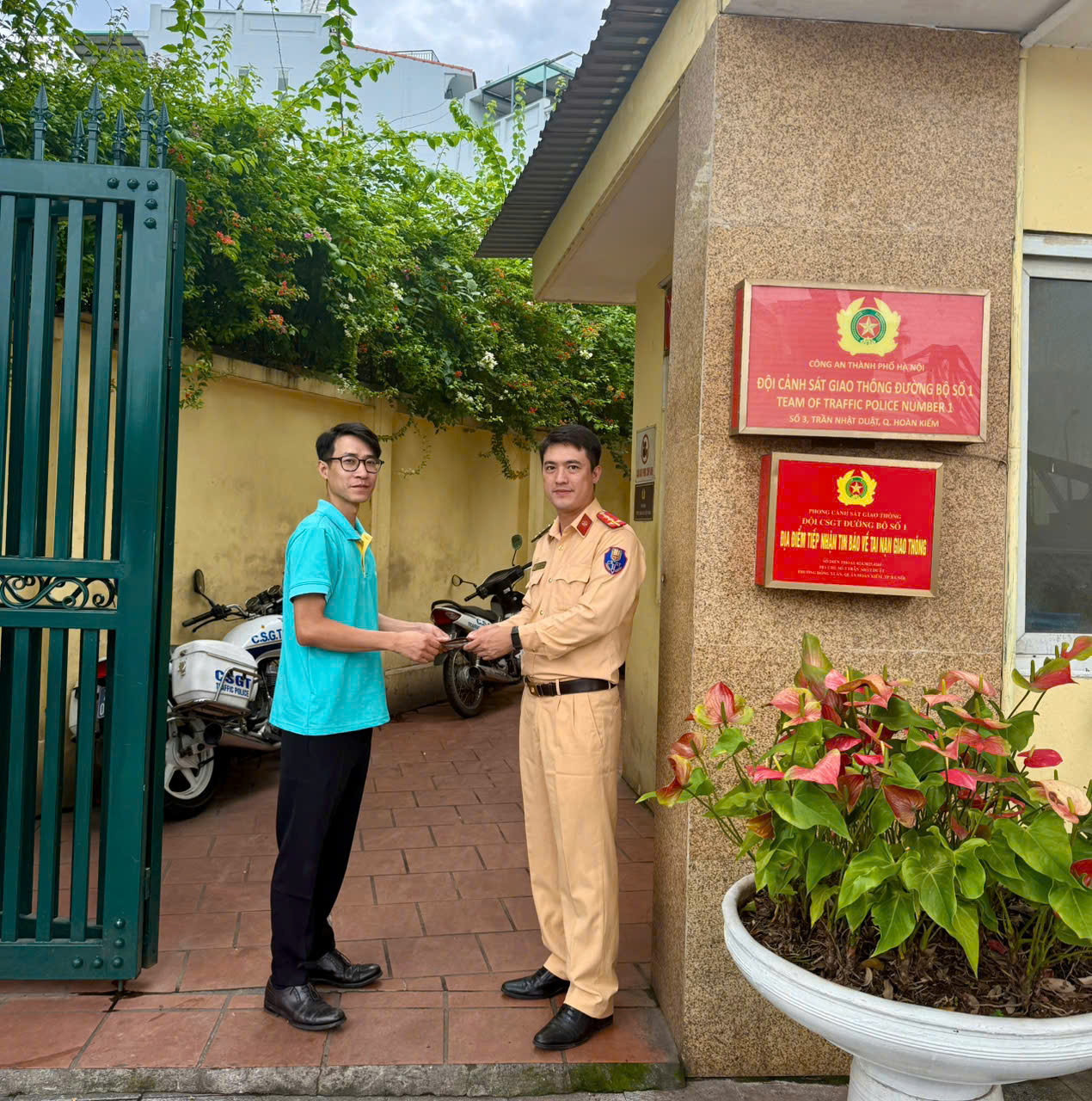 Cảnh sát giao thông Hà Nội: Nhân lên hành động đẹp về người chiến sĩ công an nhân dân - ảnh 1