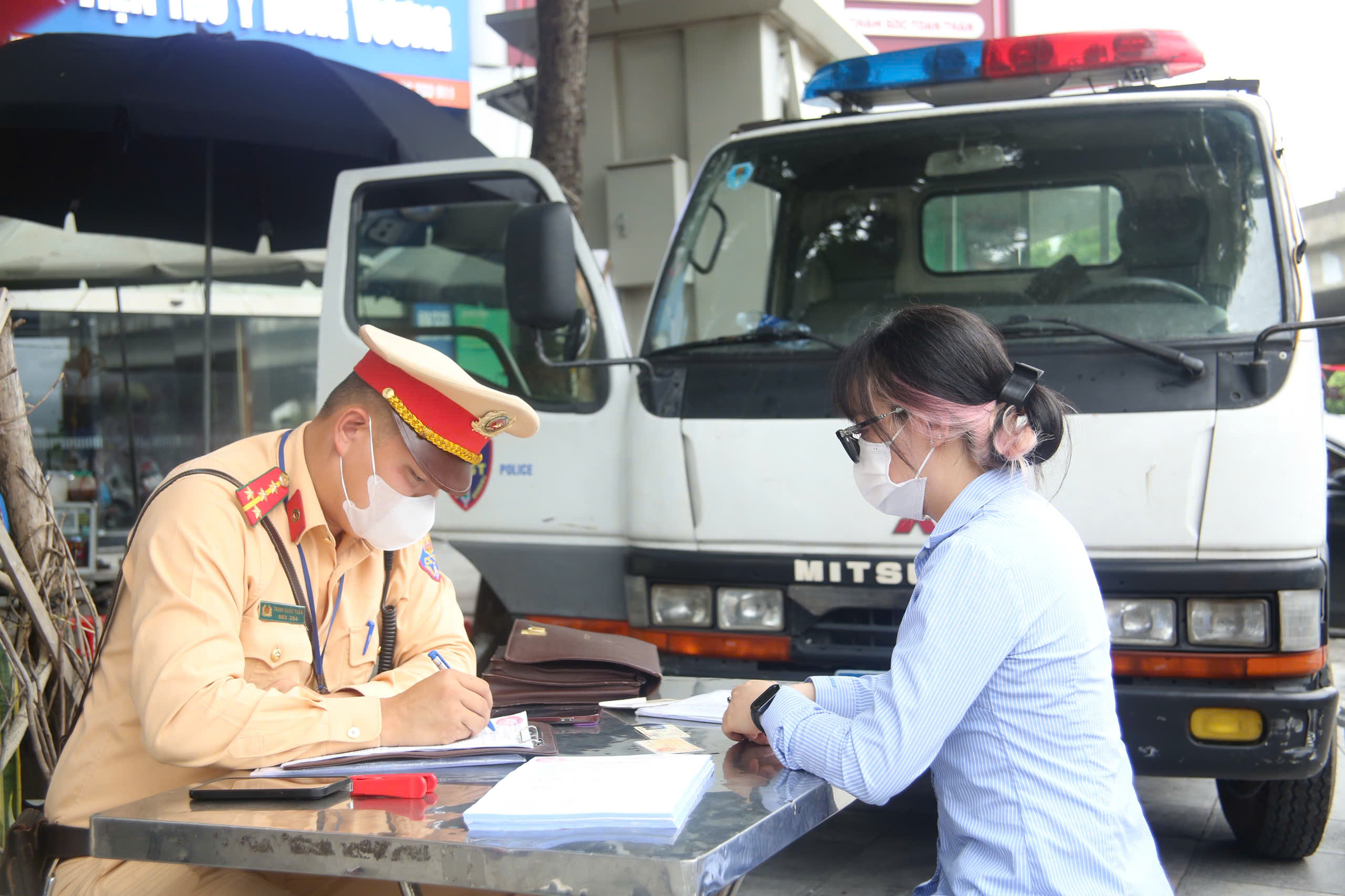 Hà Nội kiên quyết xử lý các trường hợp vi phạm đi trên vỉa hè - ảnh 2