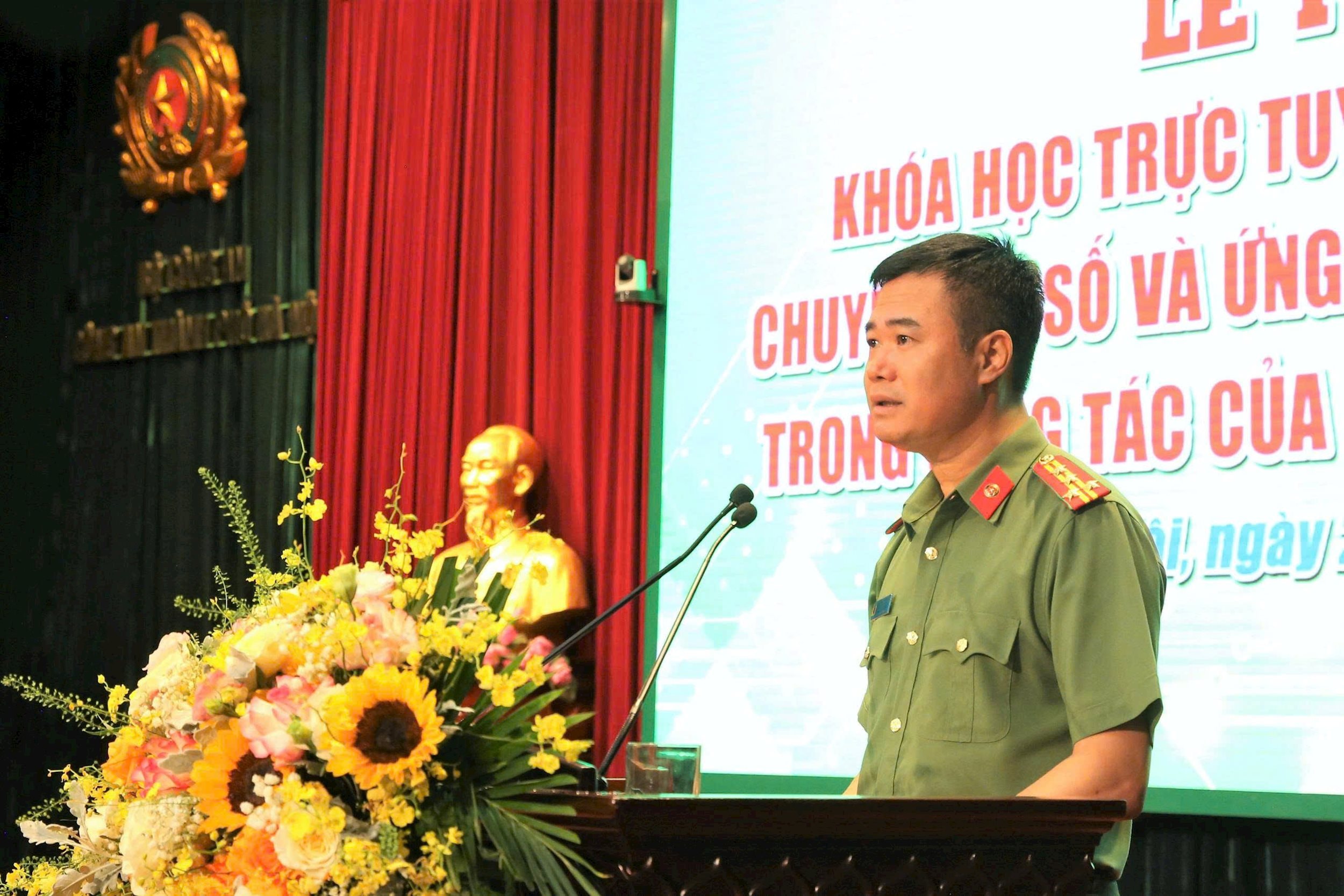 Hơn 7.500 cán bộ, chiến sĩ Công an Thủ đô hoàn thành khóa học “Bình dân học vụ số“ - ảnh 3