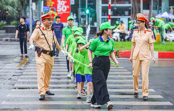 Hà Nội: Tuyên truyền kỹ năng tham gia giao thông an toàn cho lứa tuổi học sinh - ảnh 1