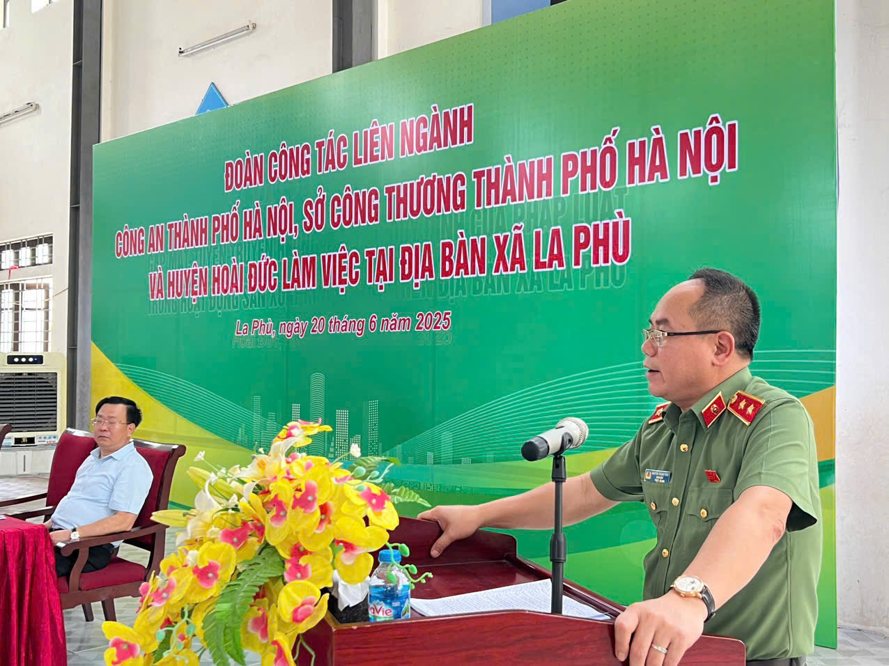 Giám đốc Công an Hà Nội đột xuất kiểm tra thực tế tình hình sản xuất, kinh doanh tại xã La Phù - ảnh 4