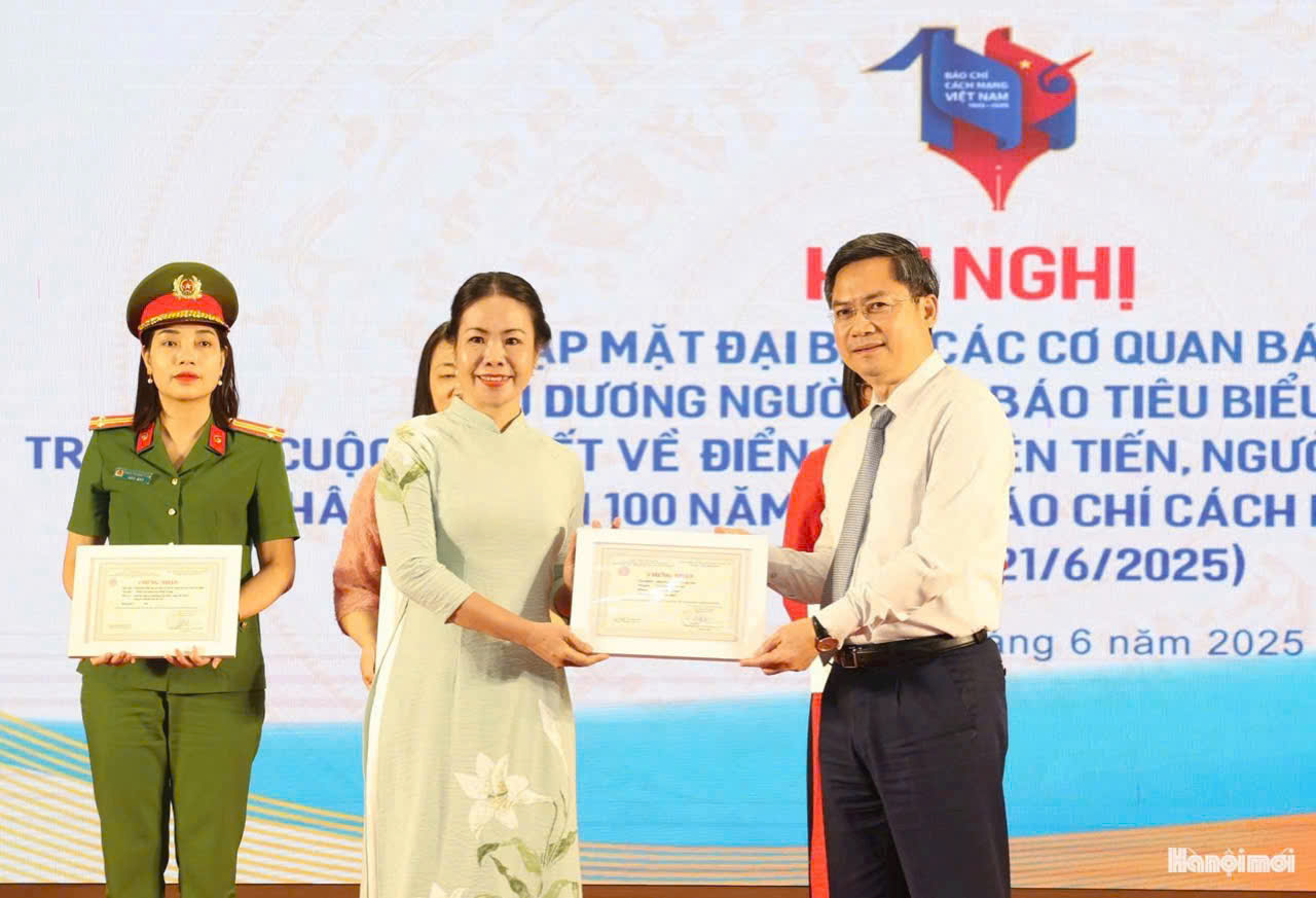Những nữ nhà báo tận tâm với nghề - ảnh 1
