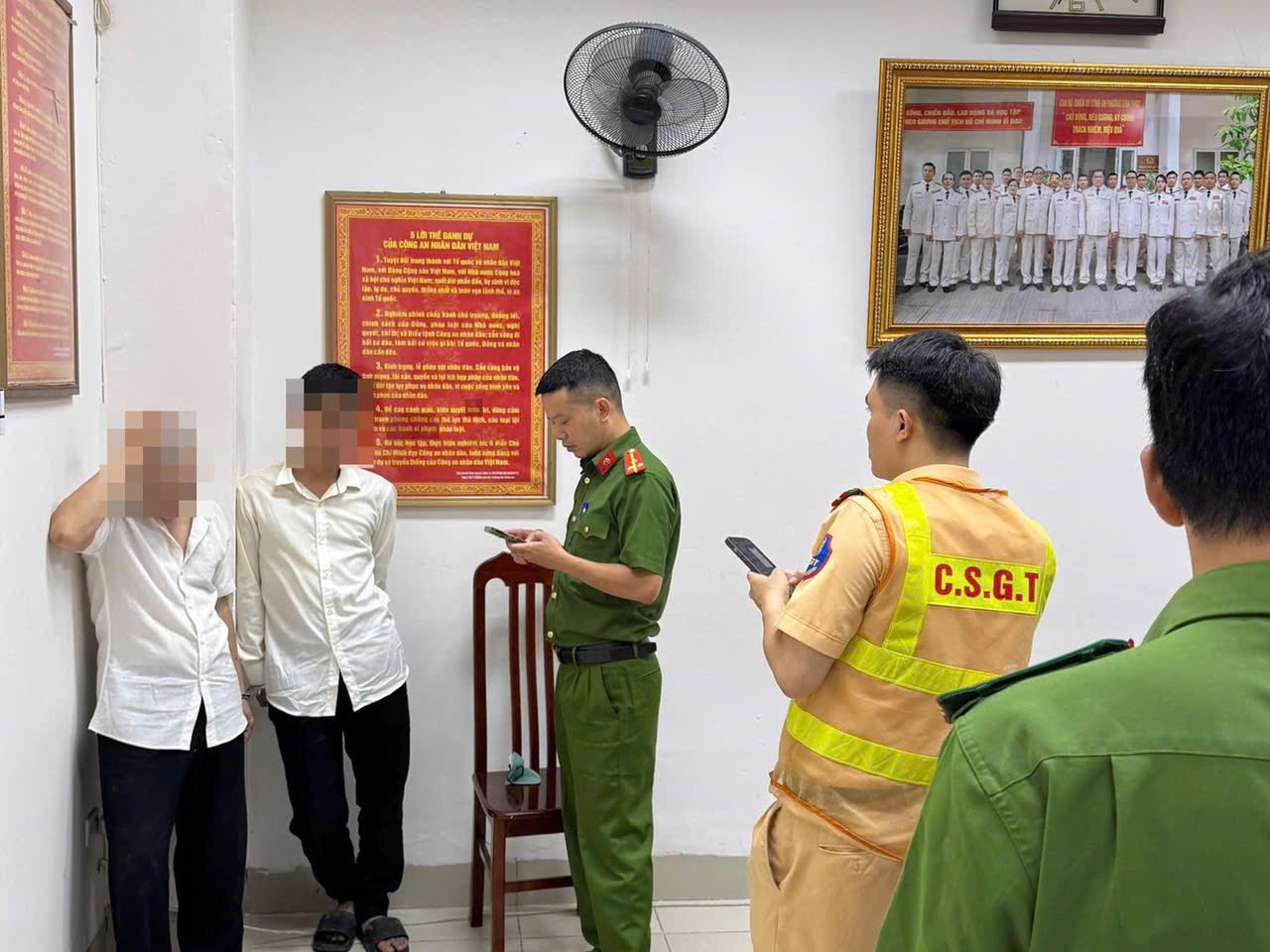Tuần tra trên đường, cảnh sát giao thông phát hiện, bắt giữ 2 đối tượng trộm cắp xe máy - ảnh 2